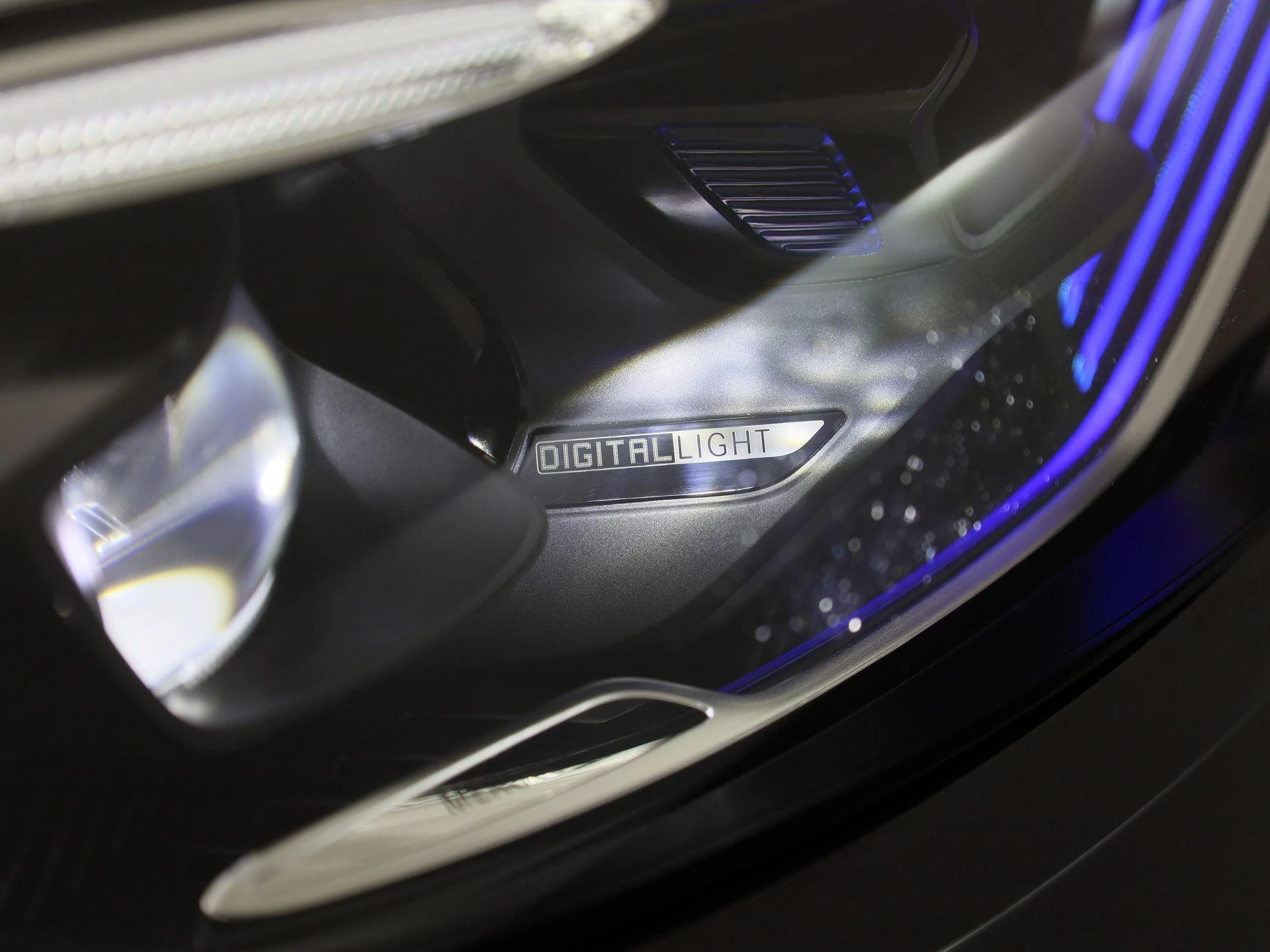 Mercedes-Benz-GLC-image-41