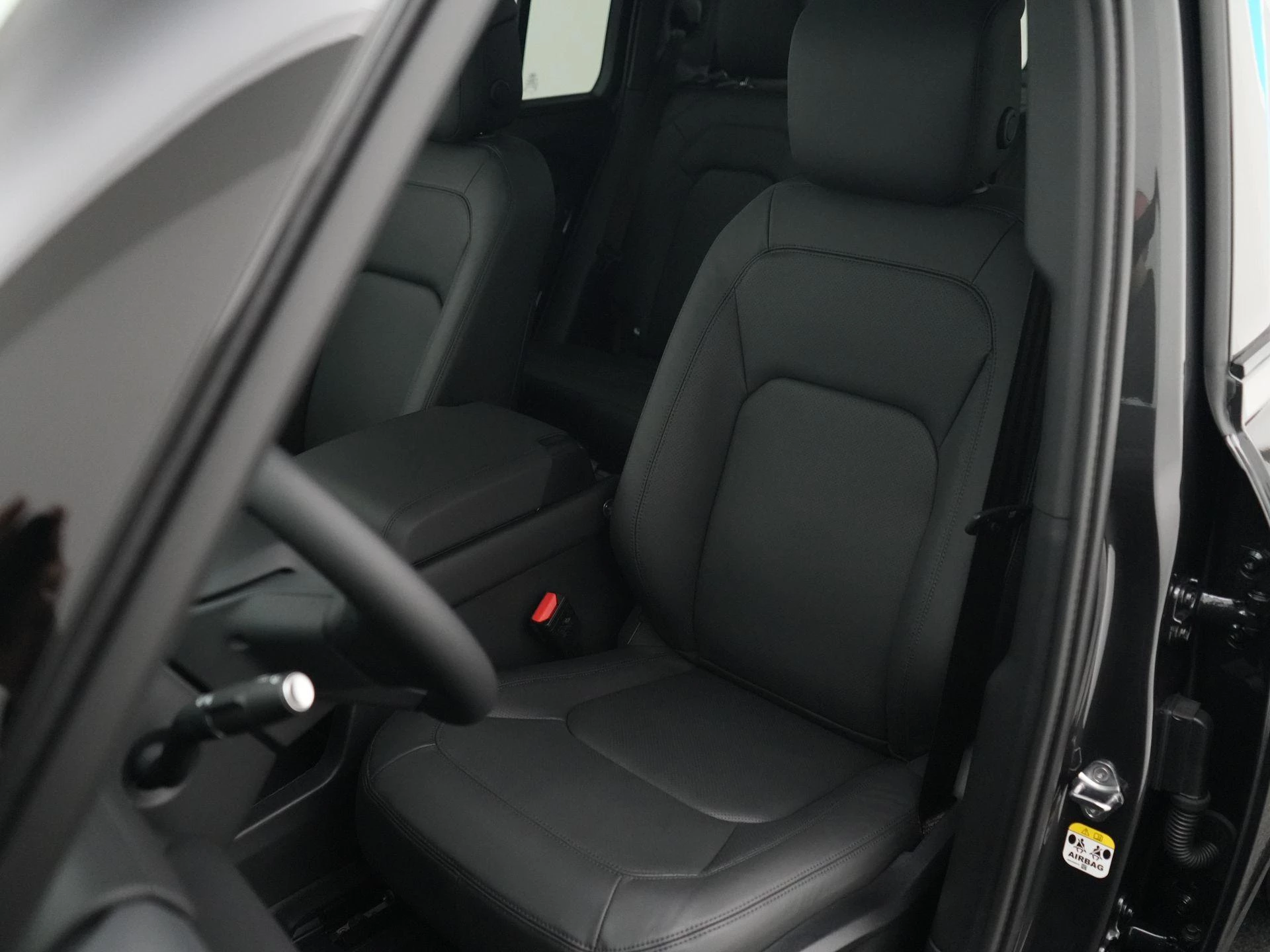 Land Rover-Defender-image-6