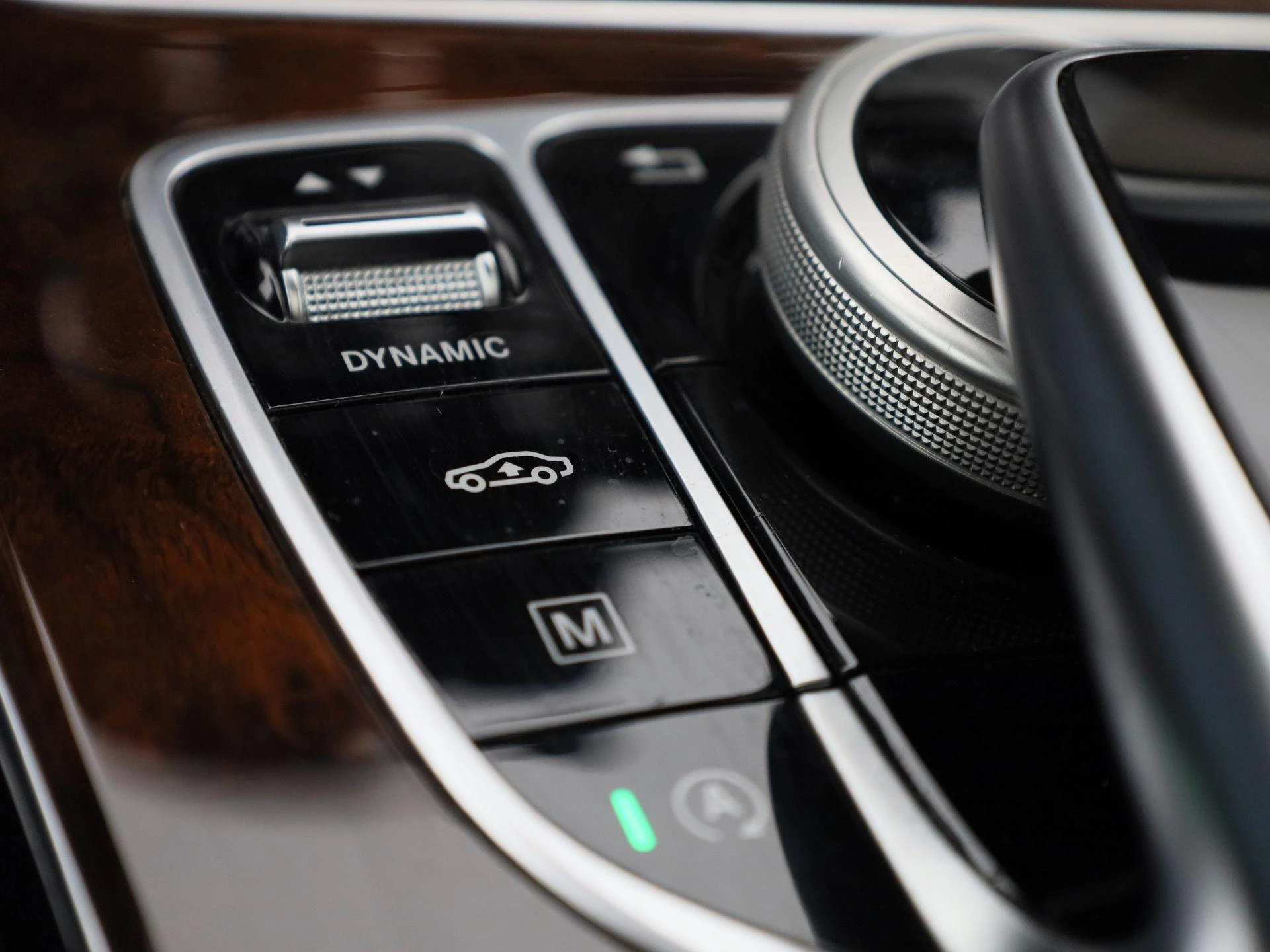 Mercedes-Benz-GLC-image-27