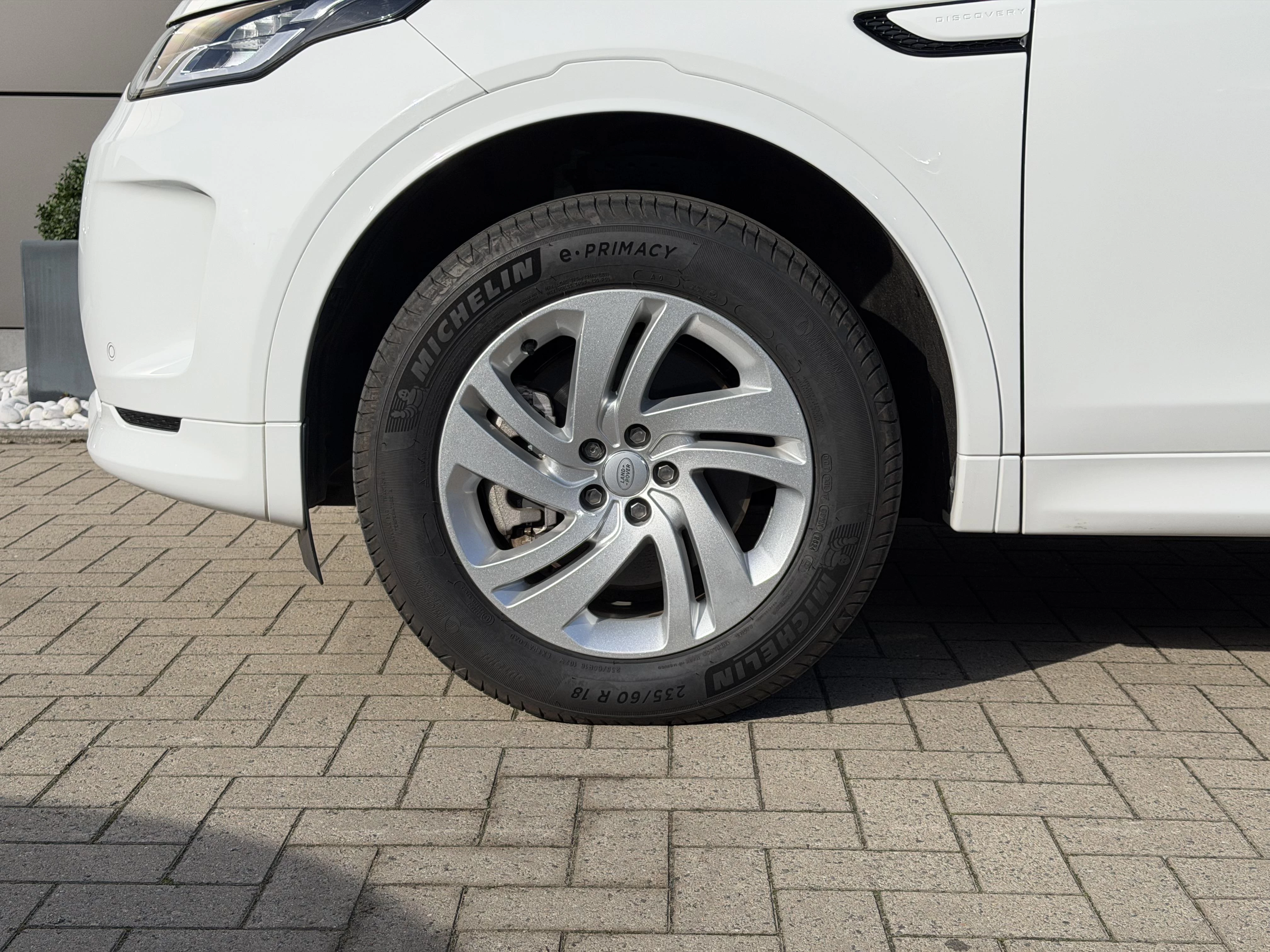 Land Rover-Discovery Sport-image-23