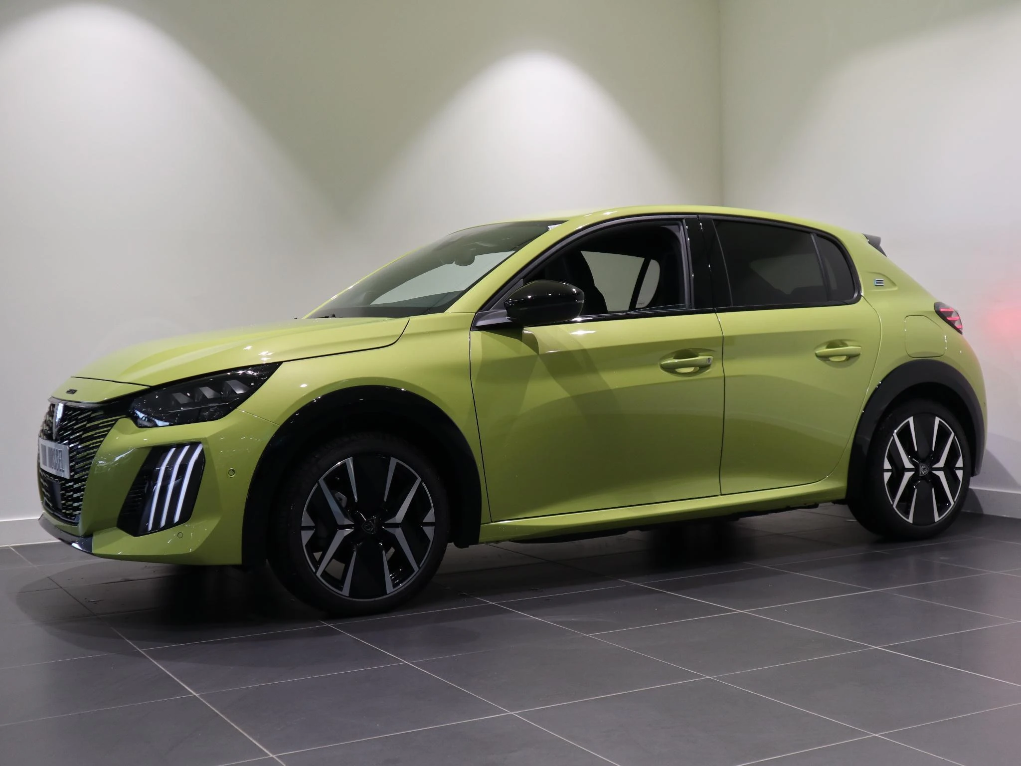 Peugeot-e-208-image-2