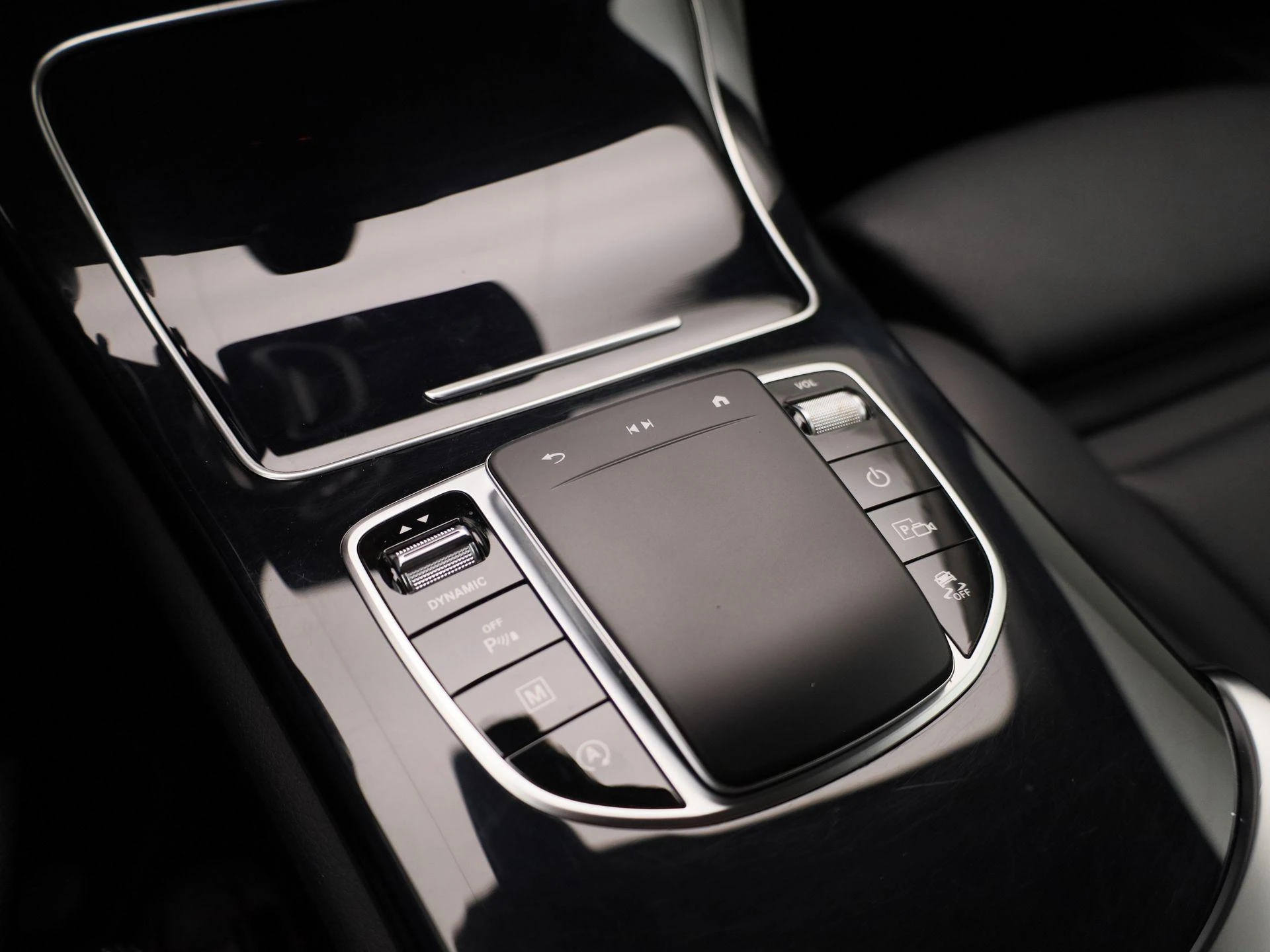 Mercedes-Benz-GLC-image-23