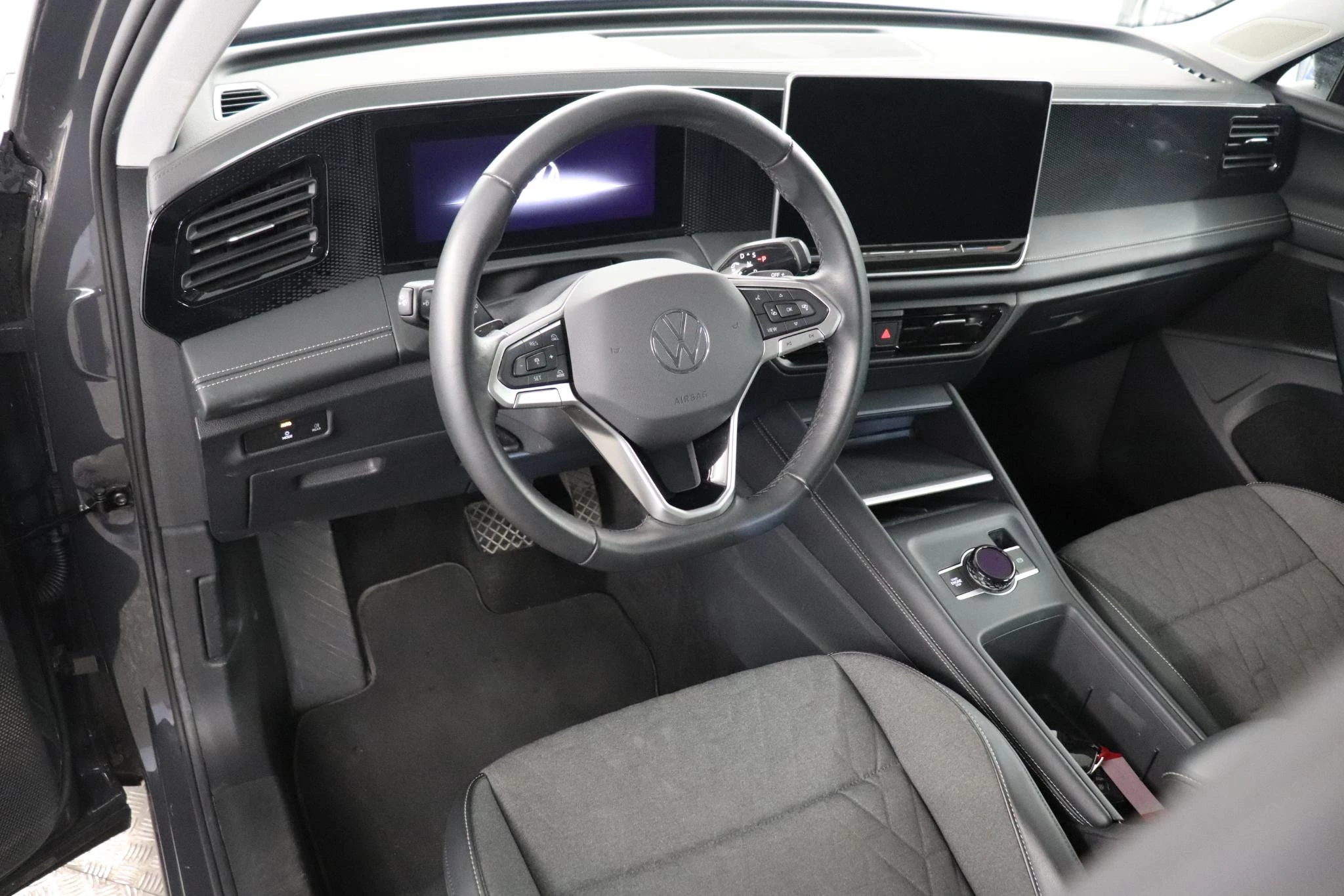 Volkswagen-Tiguan-image-14