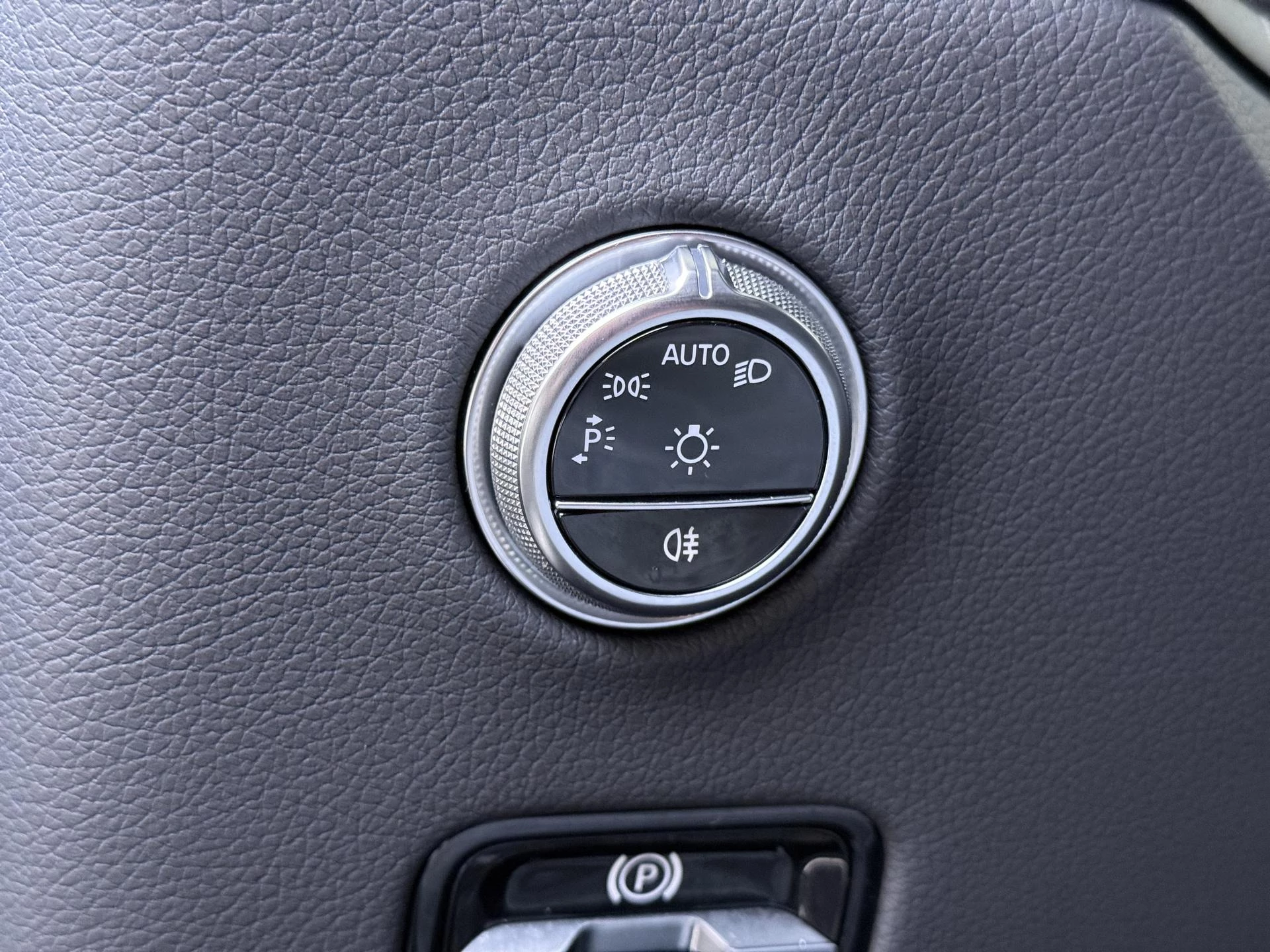 Mercedes-Benz-GLC-image-26