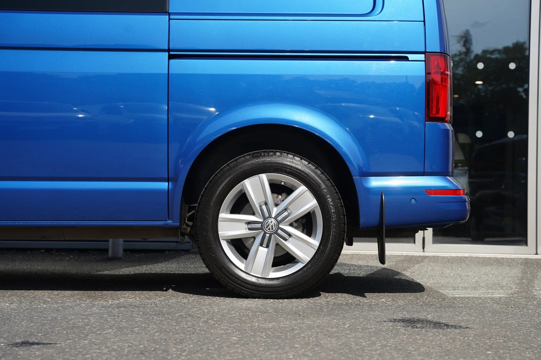 Volkswagen-Transporter-image-29