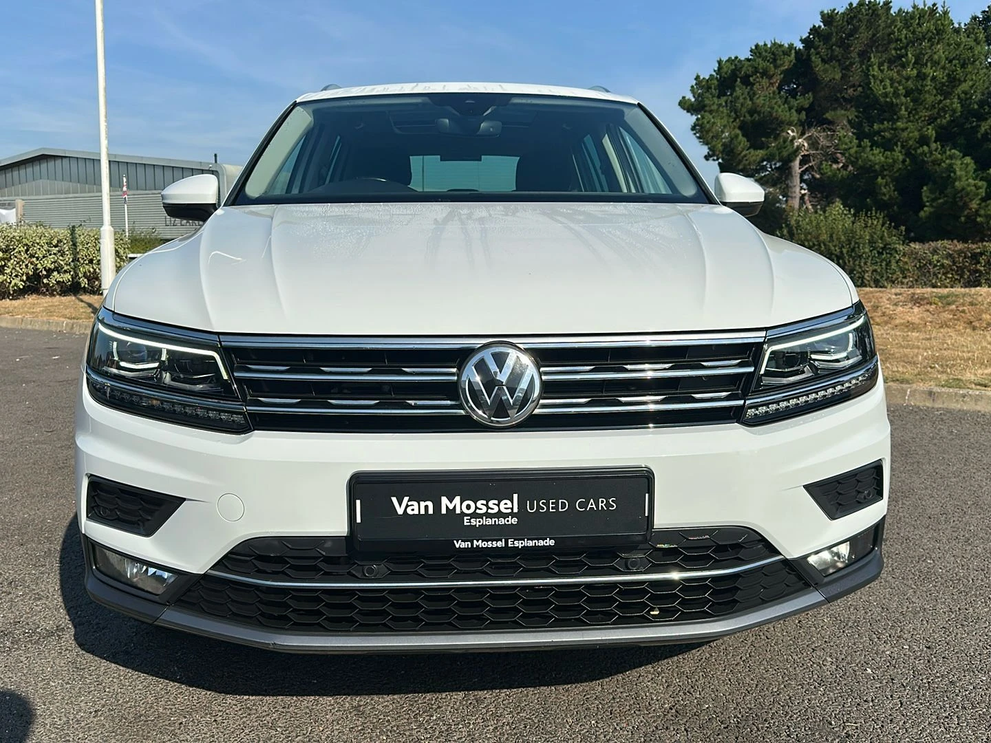 Volkswagen-Tiguan-image-4