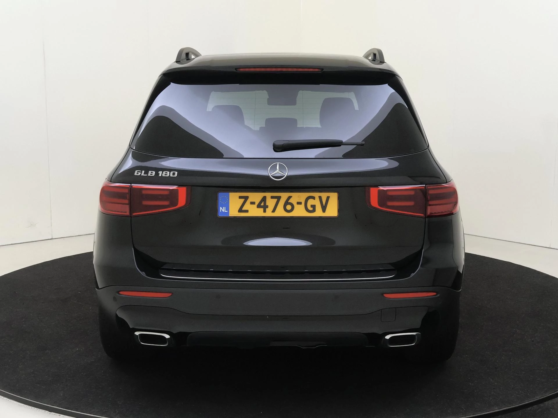 Mercedes-Benz-GLB-image-6