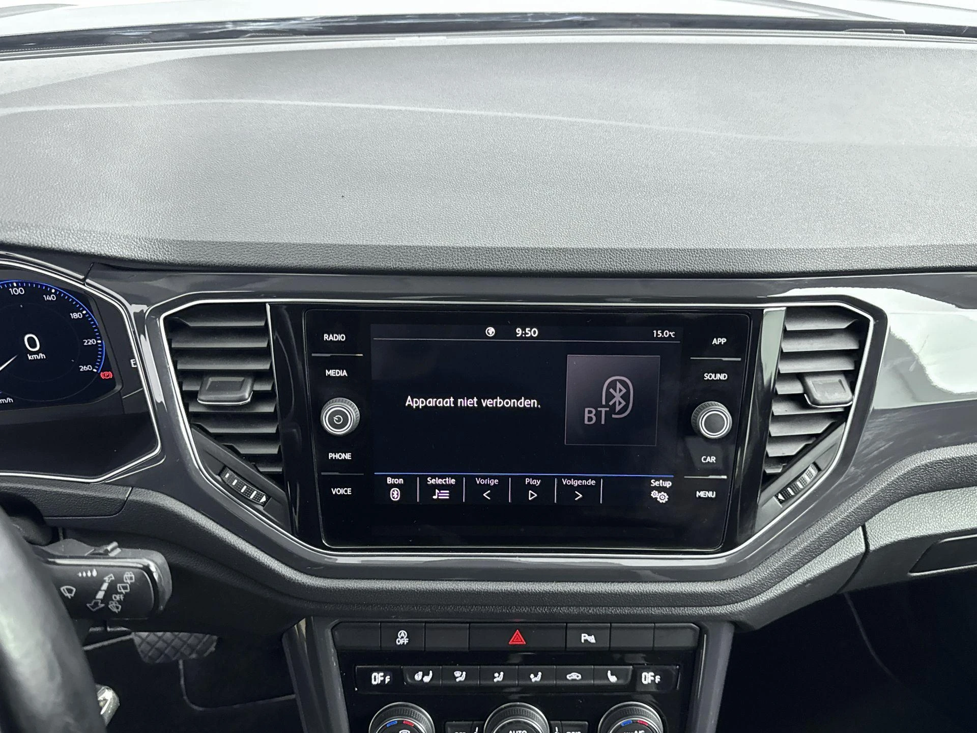 Volkswagen-T-Roc-image-11