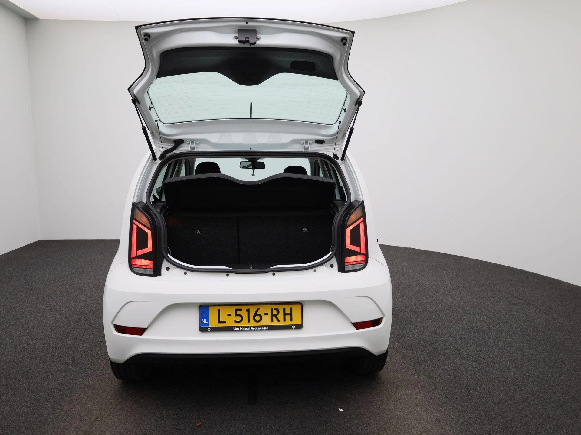Volkswagen-up!-image-10