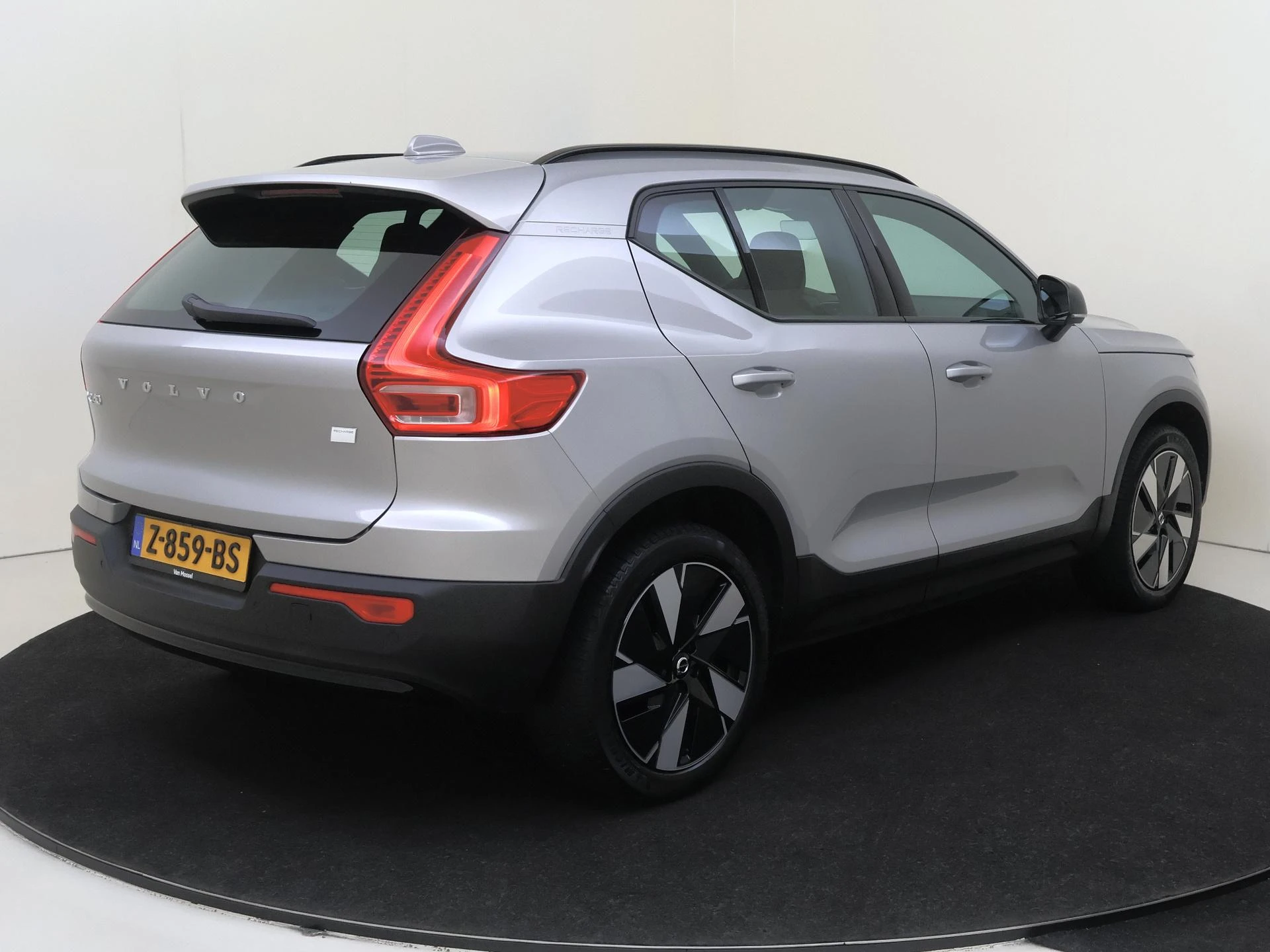 Volvo-XC40-image-3