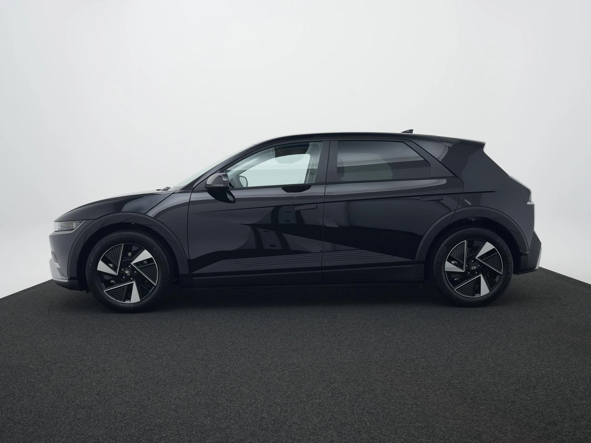 Hyundai-IONIQ 5-image-4