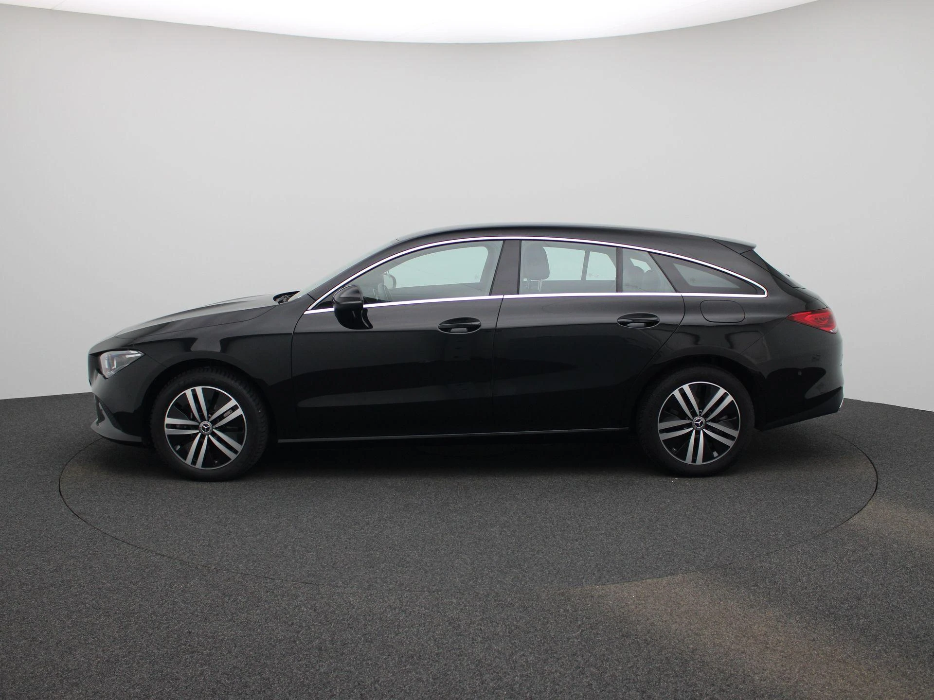 Mercedes-Benz-CLA-image-3