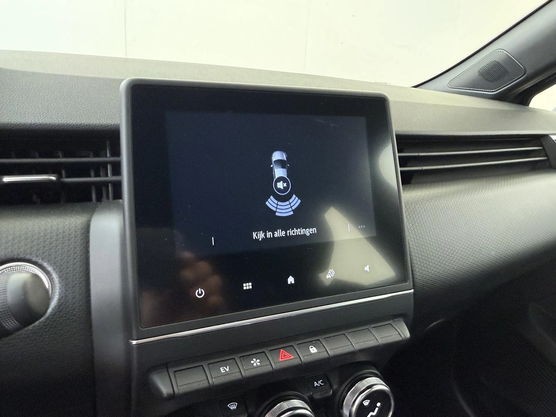 Renault-Clio-image-19
