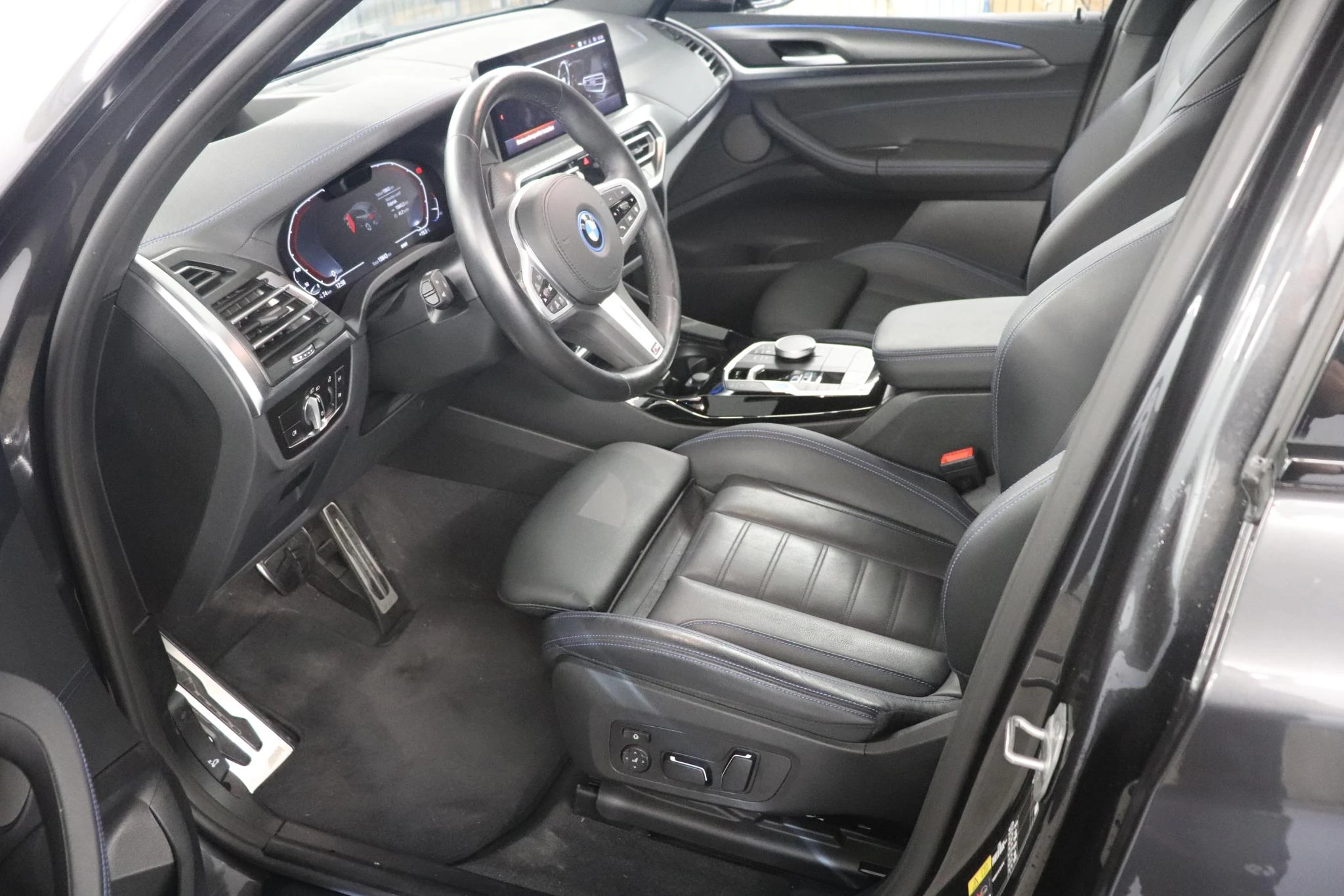 BMW-iX3-image-11