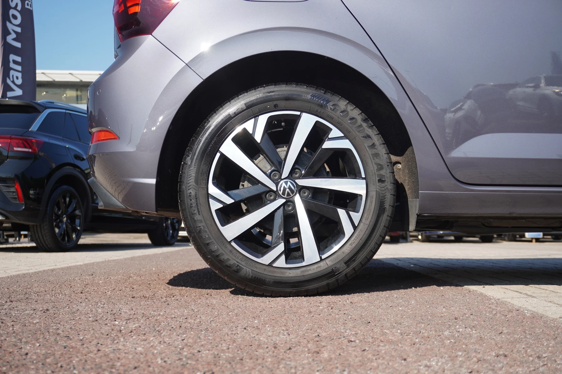 Volkswagen-Polo-image-10