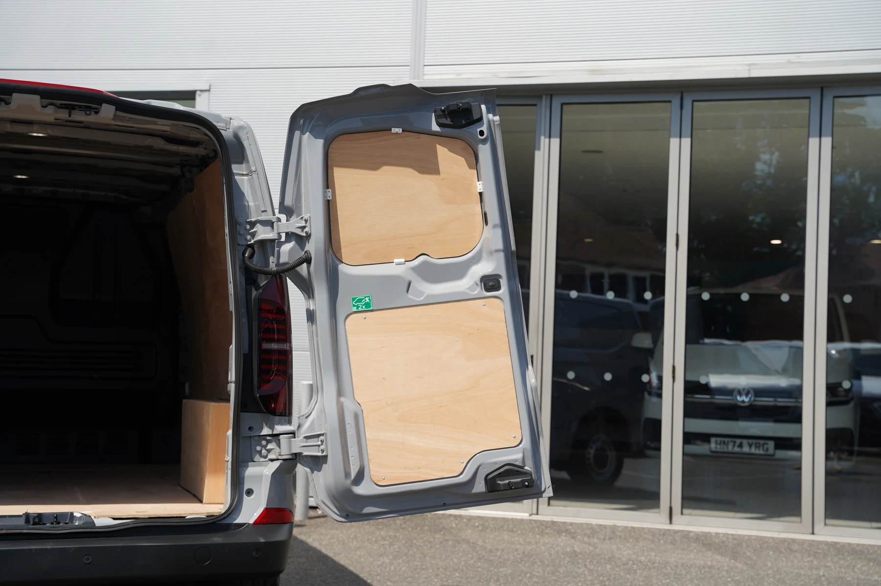 Volkswagen-Transporter-image-33