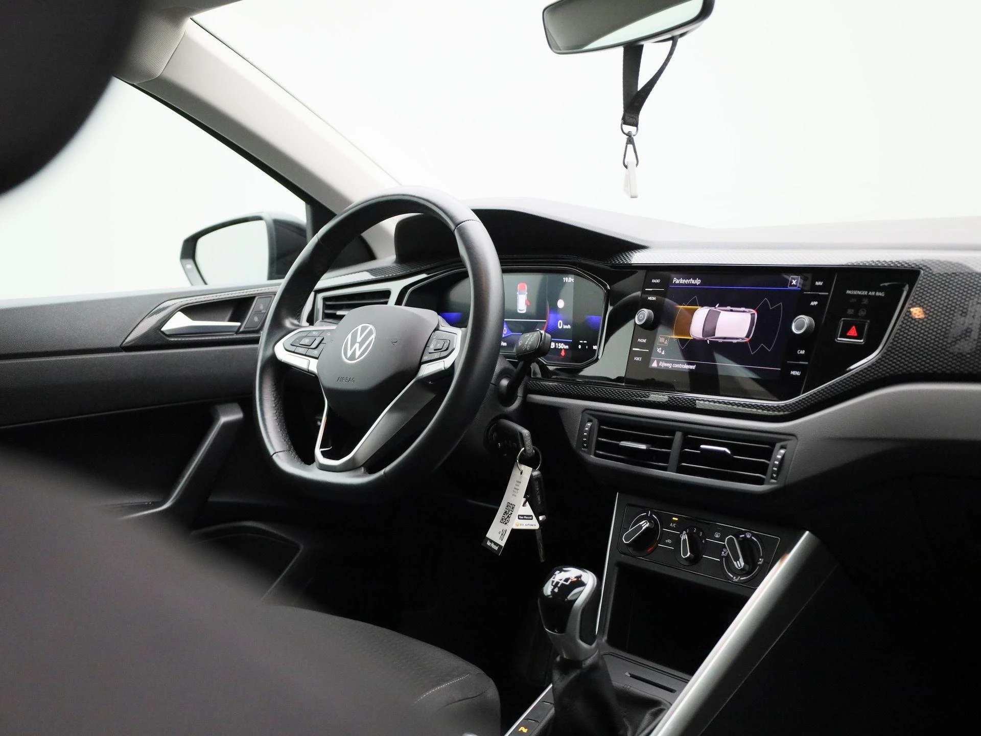 Volkswagen-Polo-image-31