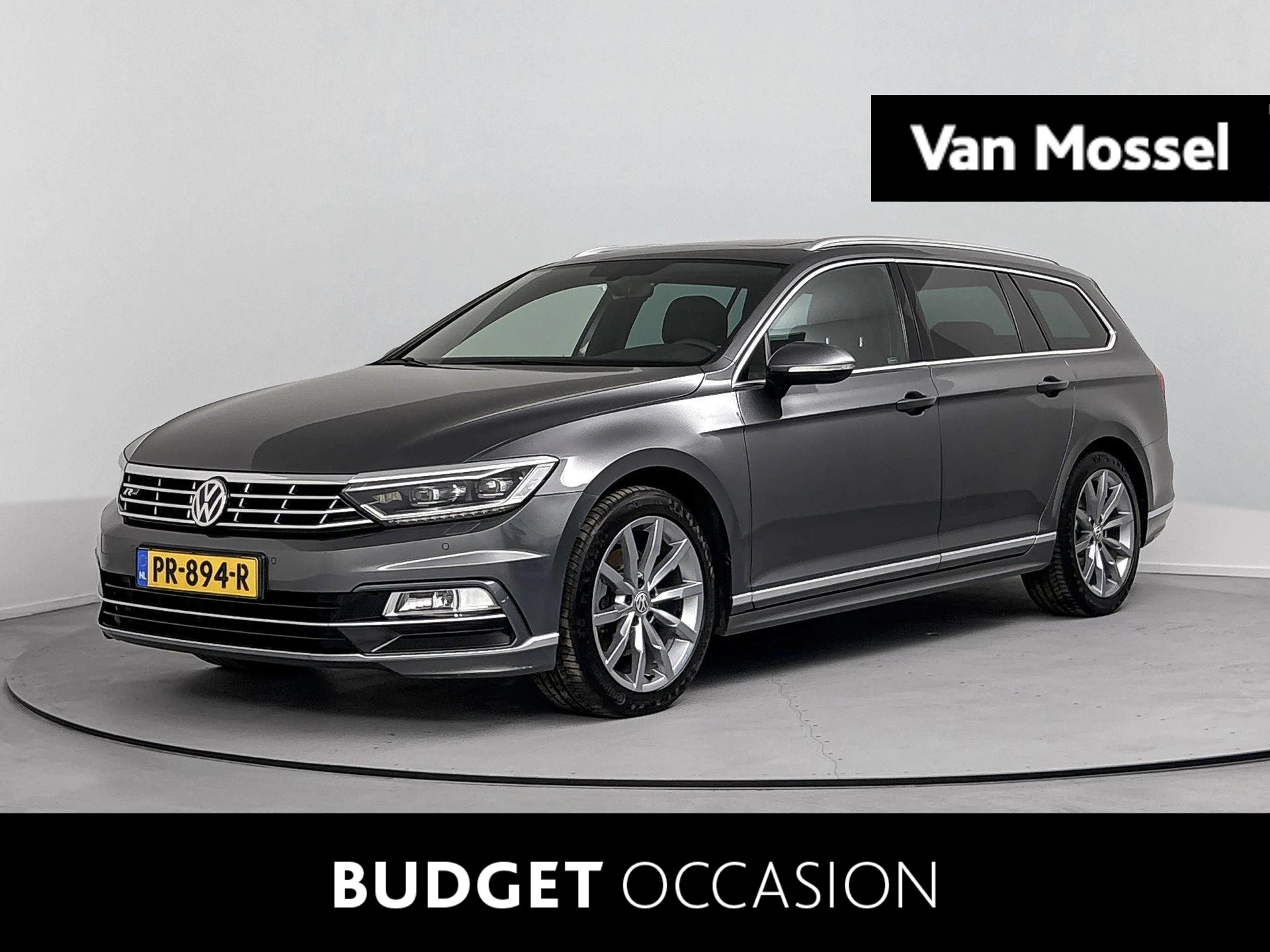 Volkswagen-Passat-image-0