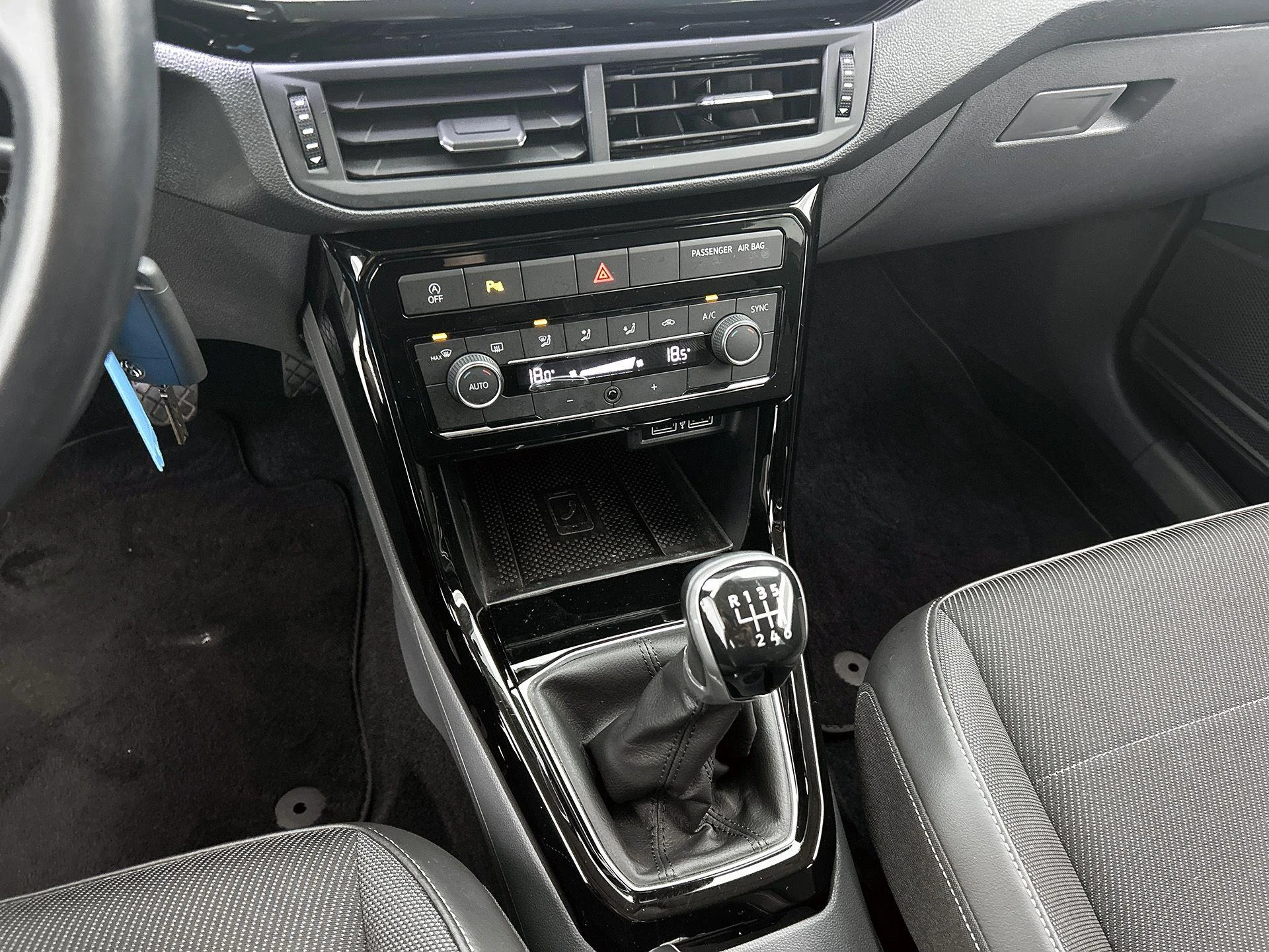 Volkswagen-T-Cross-image-11