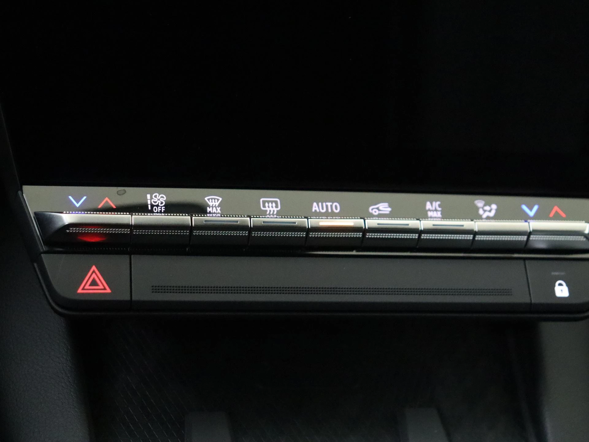 Renault-Megane E-Tech-image-16