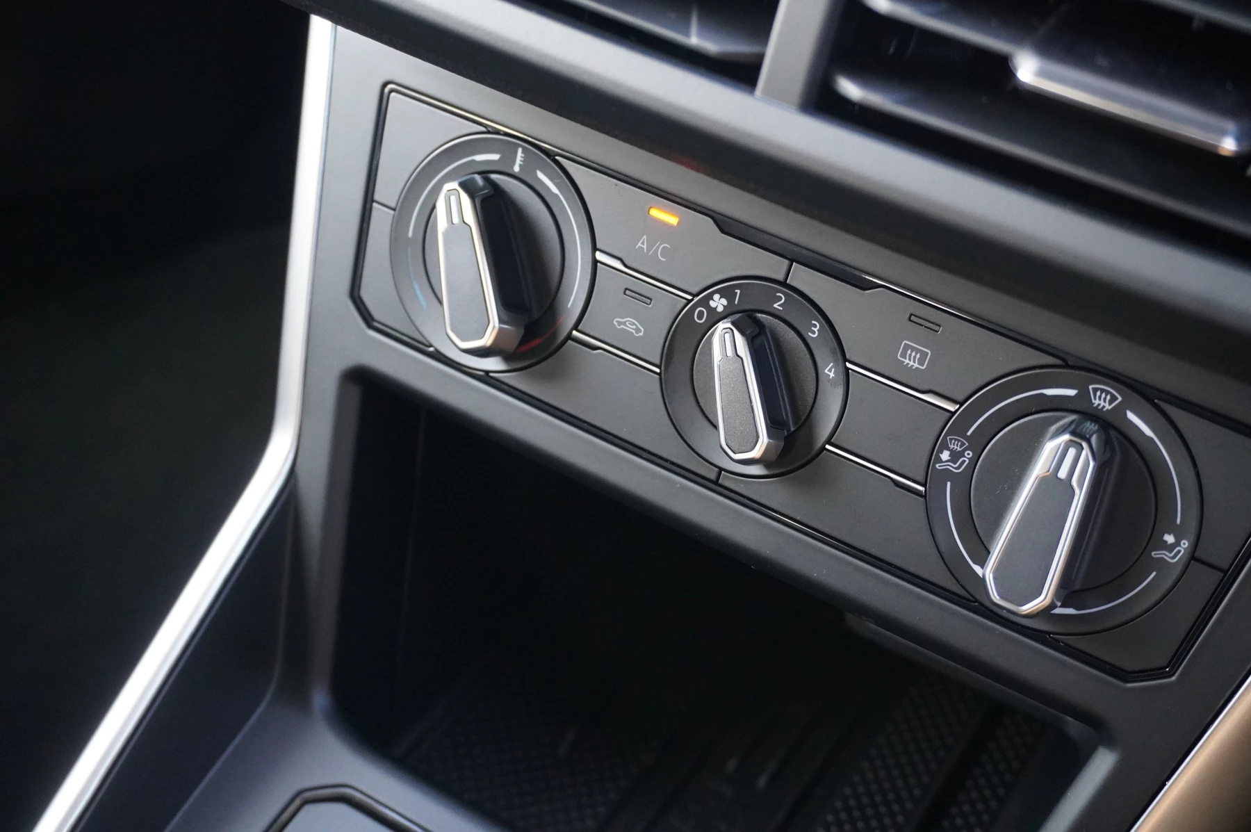 Volkswagen-Polo-image-14