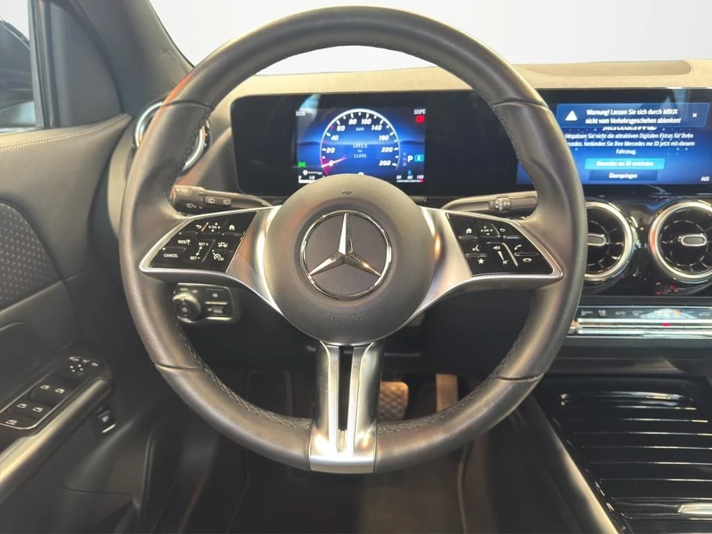 Mercedes-Benz-GLA 200 d-image-15