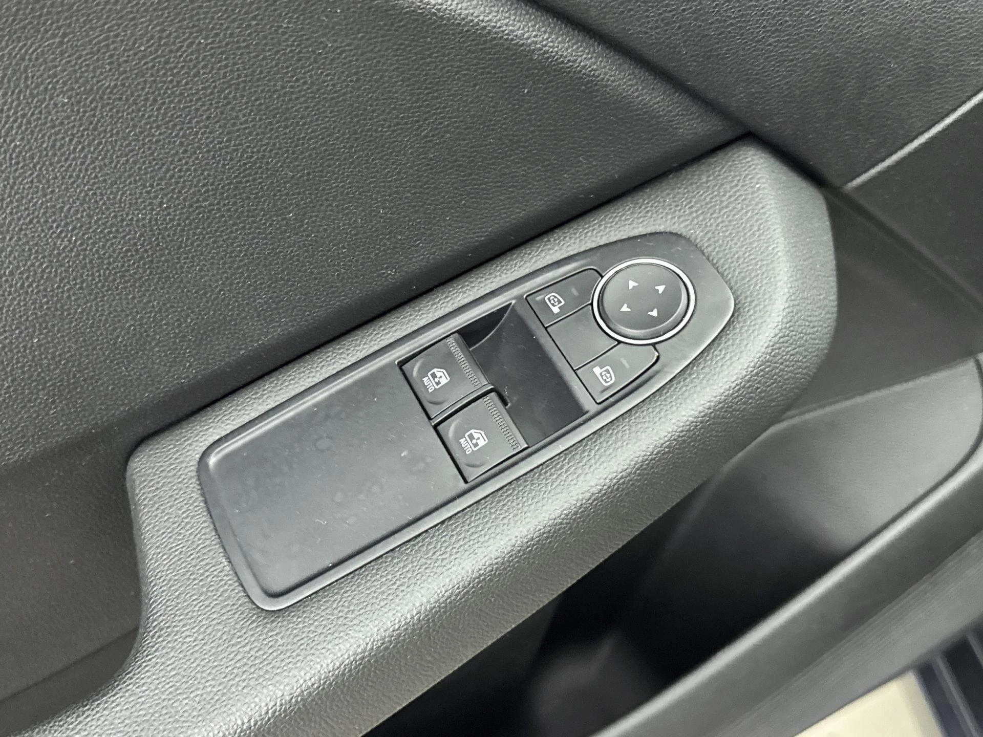 Renault-Clio-image-12