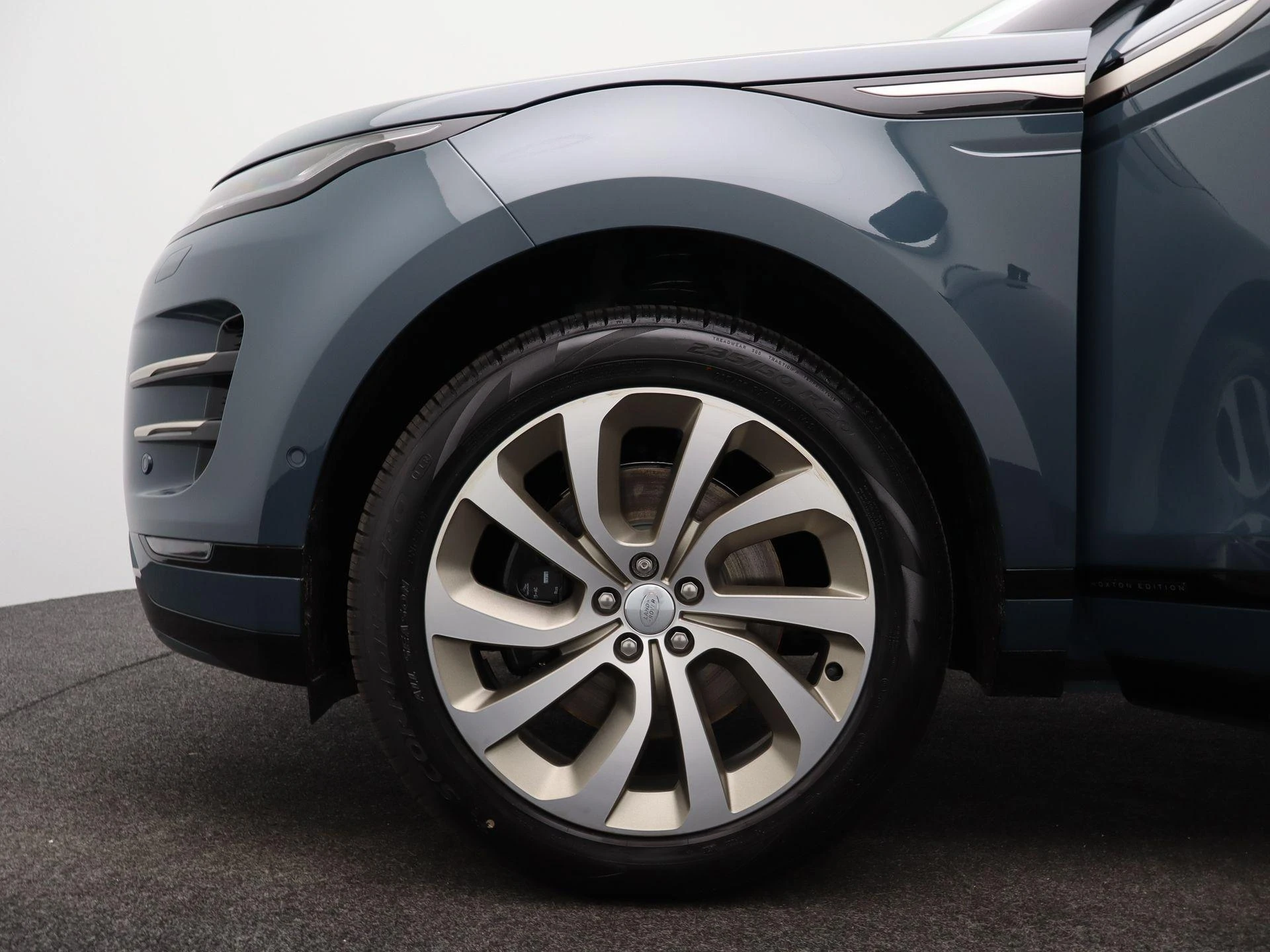 Land Rover-Range Rover Evoque-image-14