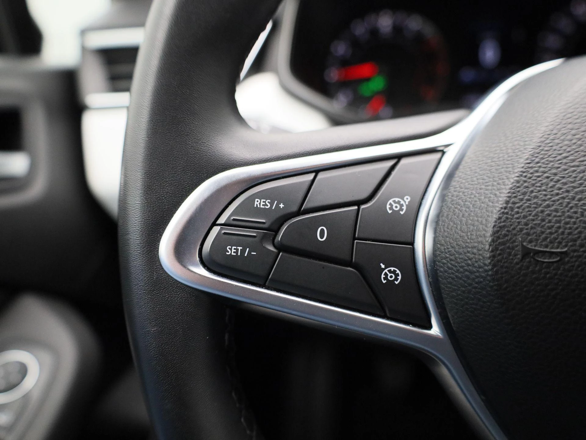 Renault-Clio-image-25