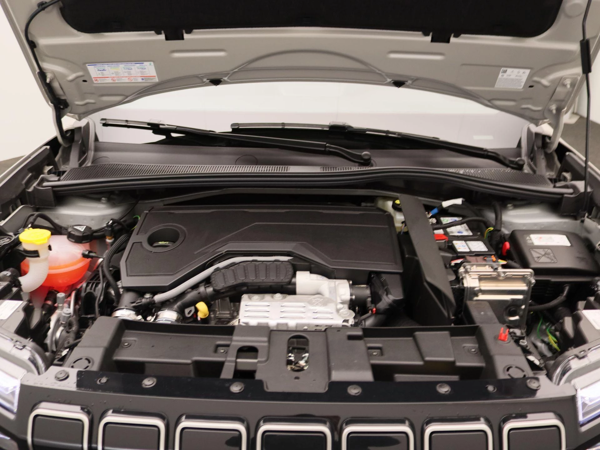 Jeep Avenger 1.2 e-Hybrid Summit