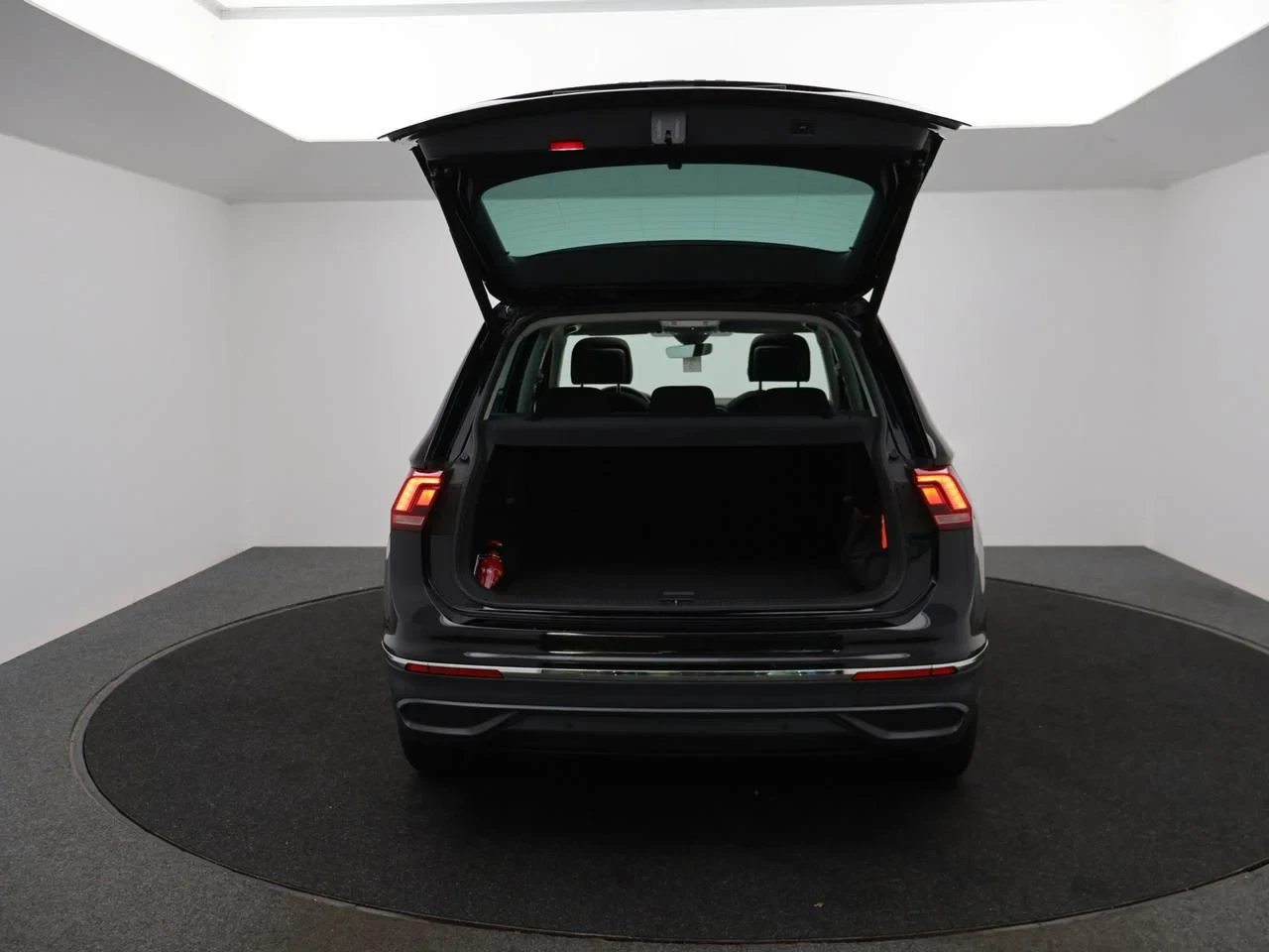 Volkswagen-Tiguan-image-9