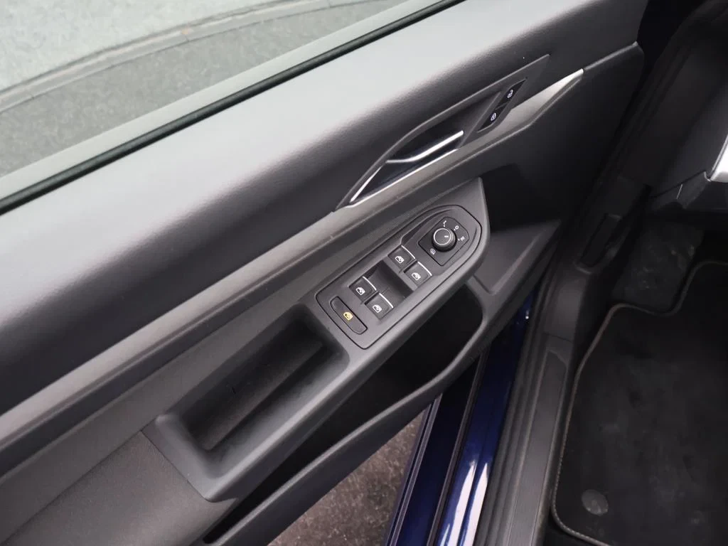 Volkswagen-Golf-image-13