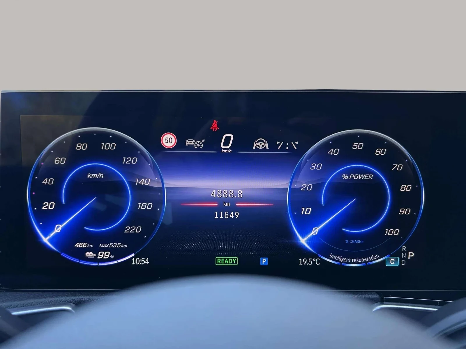 Mercedes-Benz-EQB-image-13