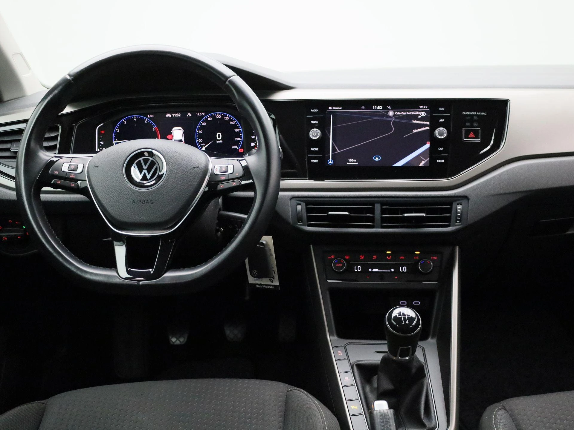 Volkswagen-Polo-image-6