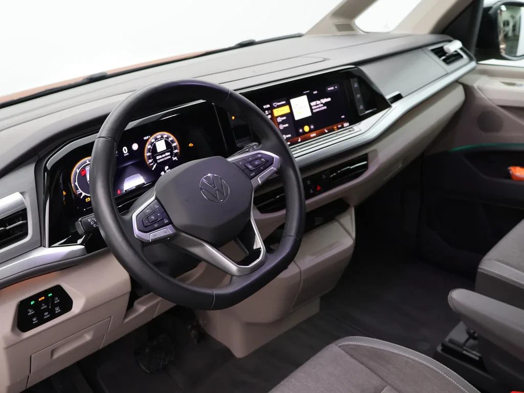 Volkswagen-Multivan-image-24