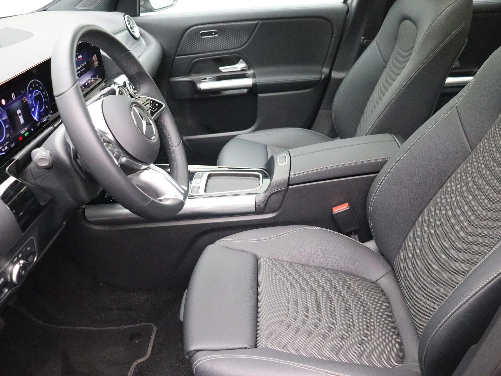 Mercedes-Benz-EQA-image-14