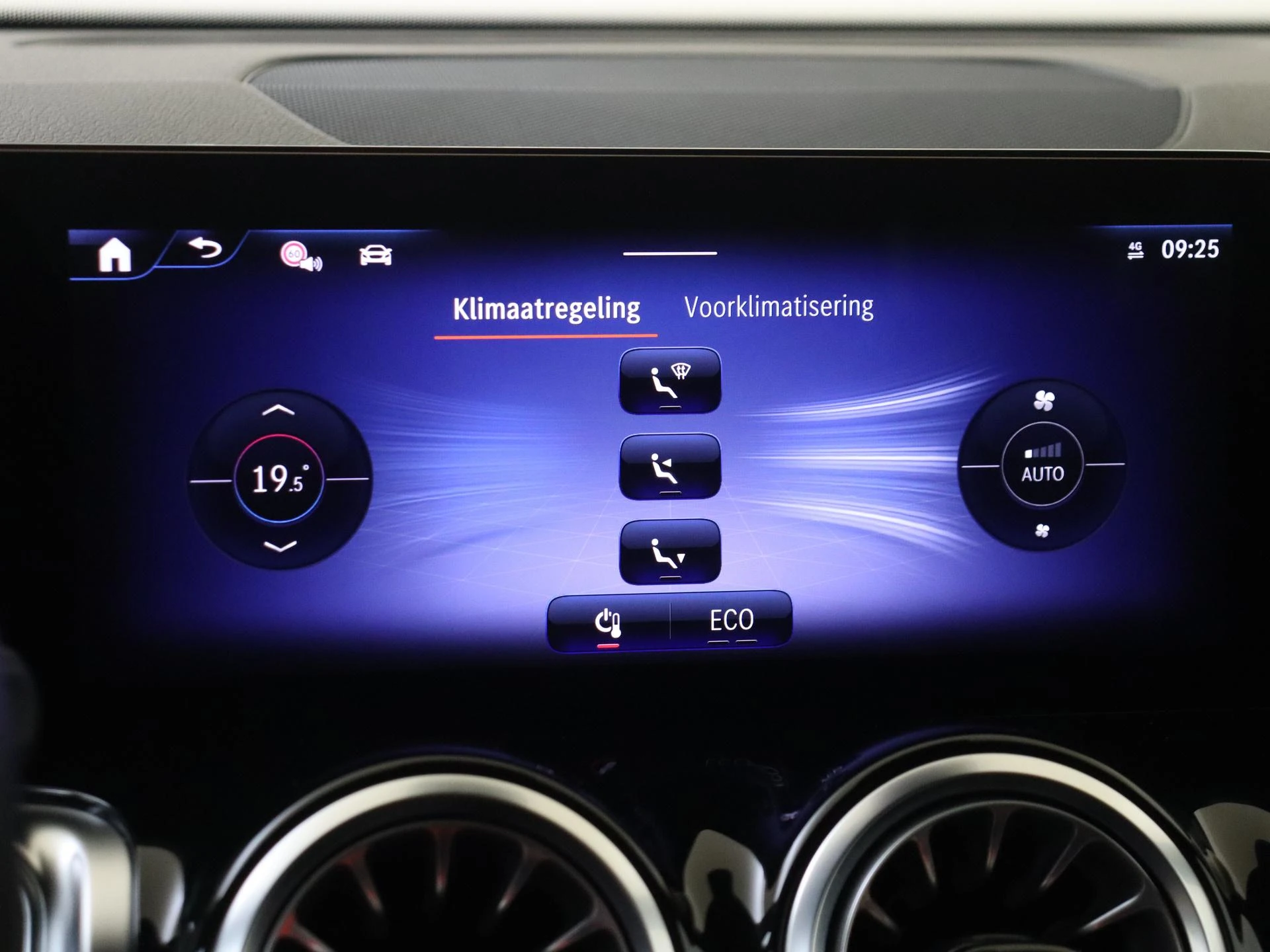 Mercedes-Benz-EQB-image-19
