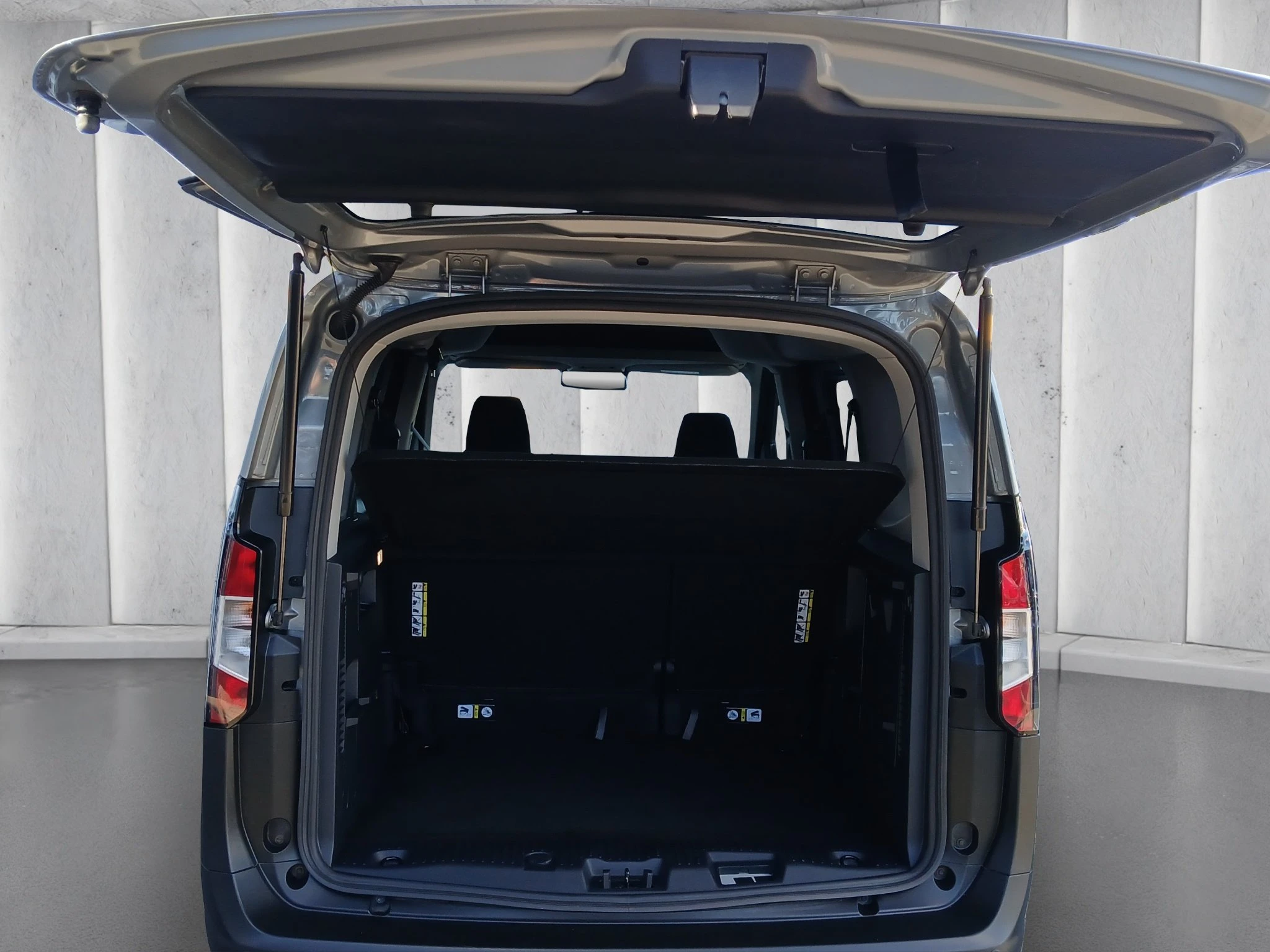 Ford-Tourneo Courier-image-17
