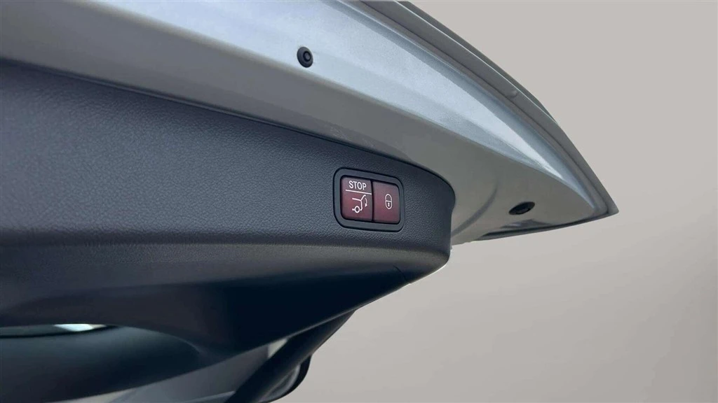Mercedes-Benz-GLB-image-22