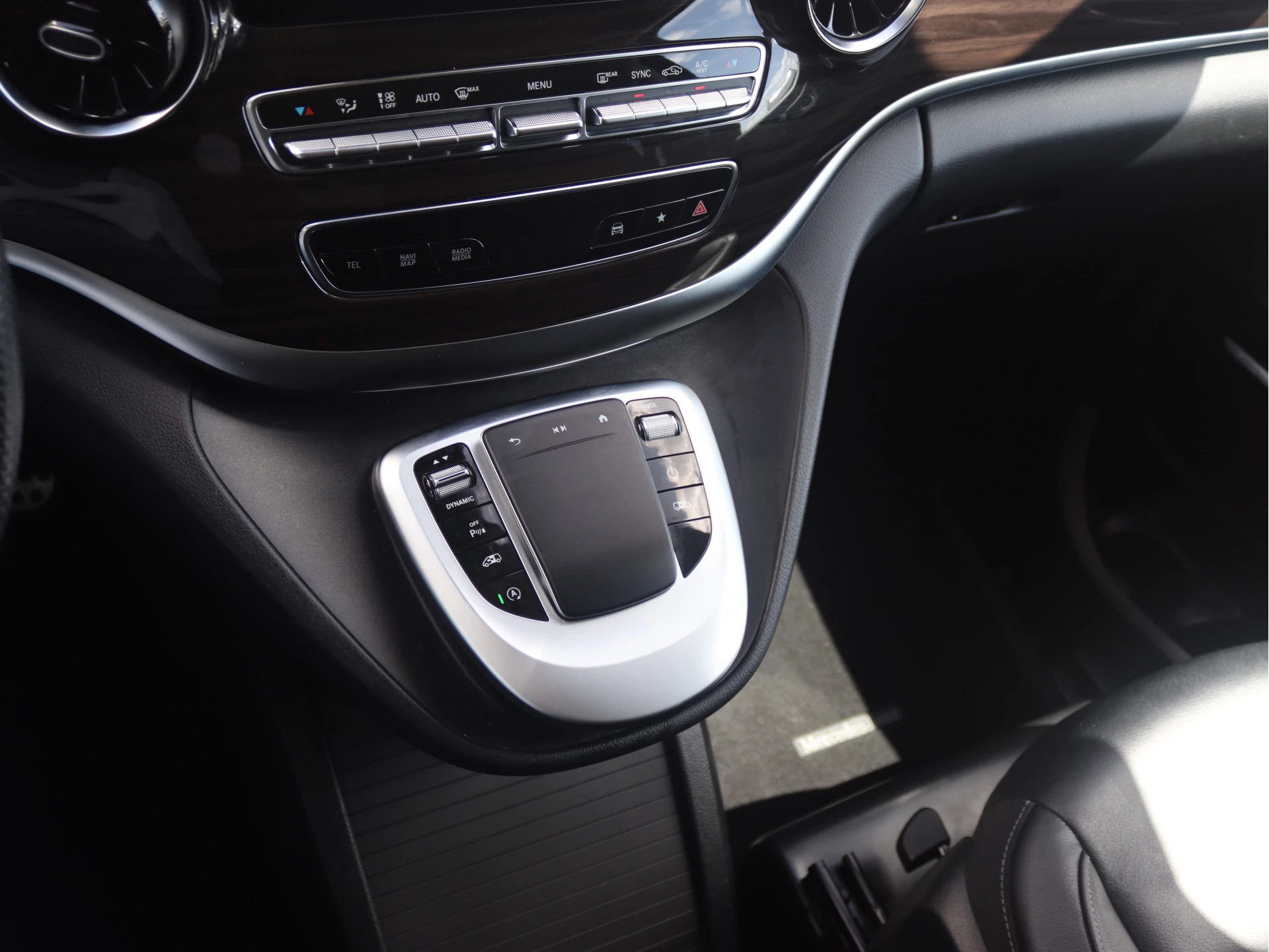 Mercedes-Benz V-Klasse 250d L2 D.C. Edition | AMG/CLIMA/NAVI/360° CAMERA | Certified