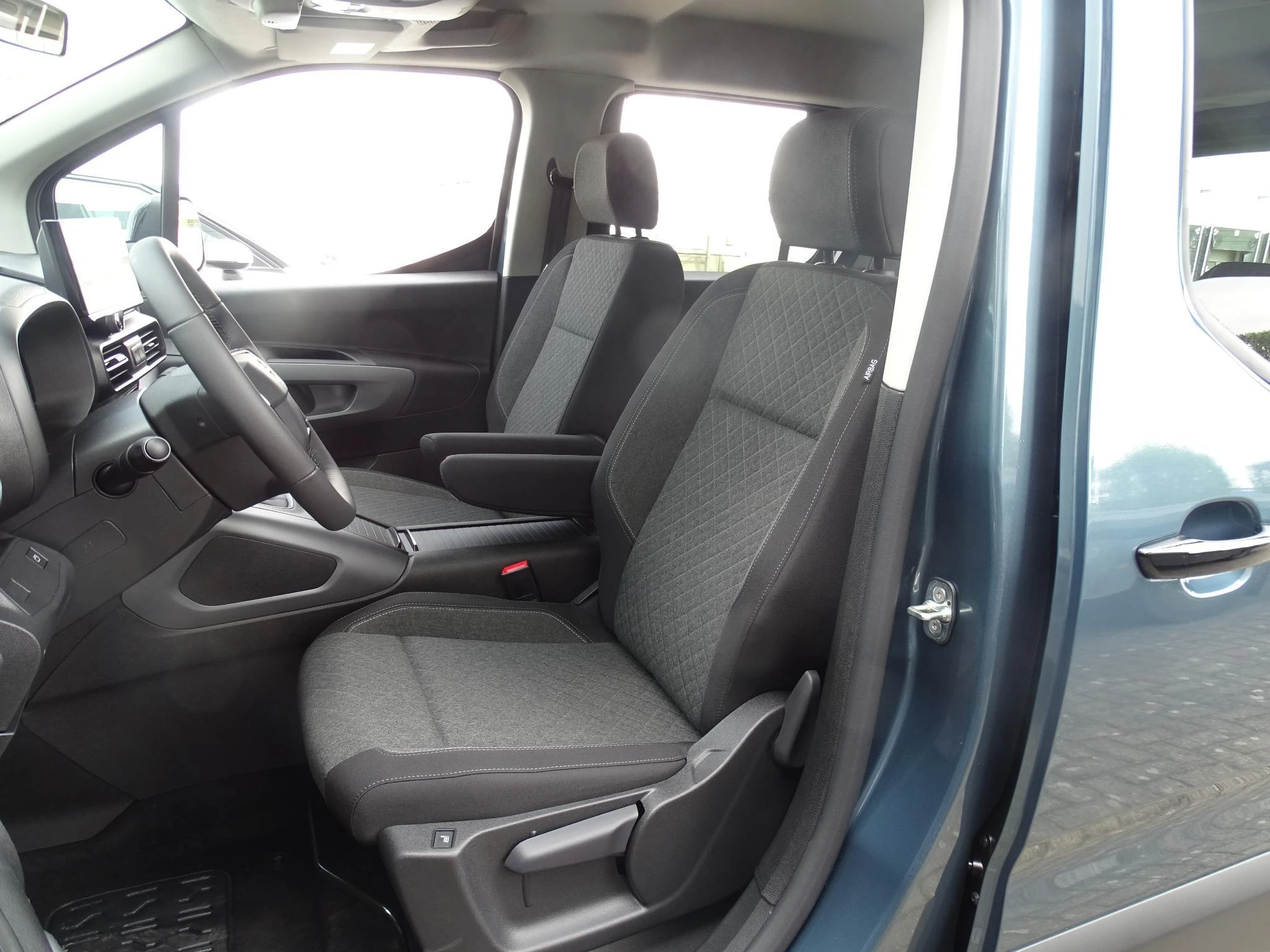 Opel Combo Life 1.2T Edition+gps+camera+park pilot achteraan