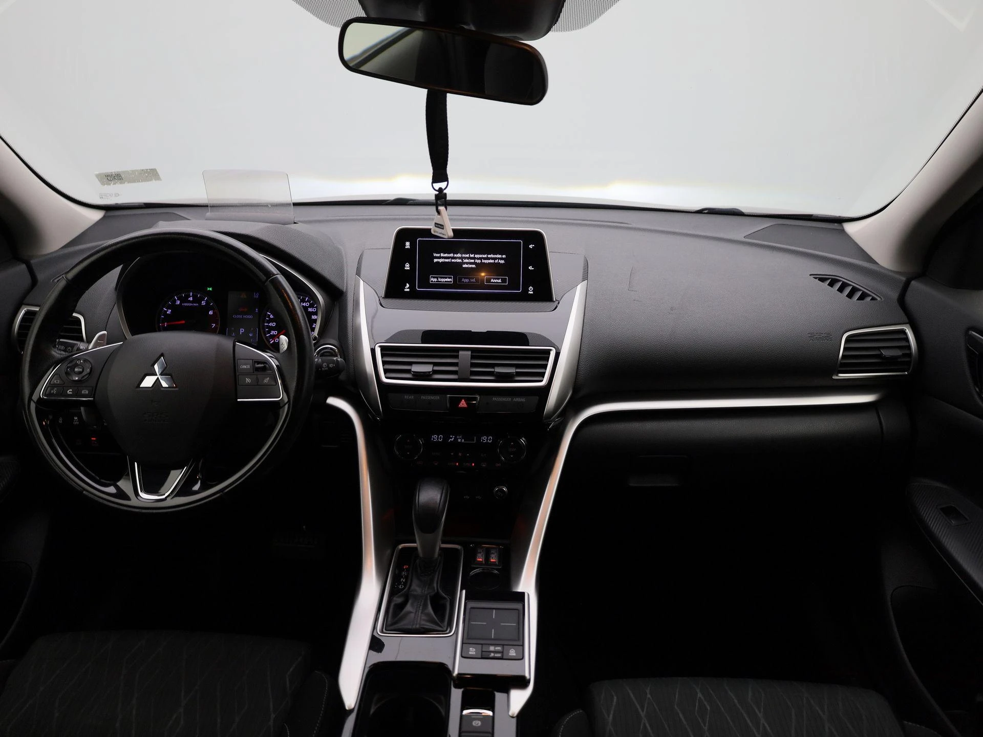Mitsubishi-Eclipse Cross-image-36