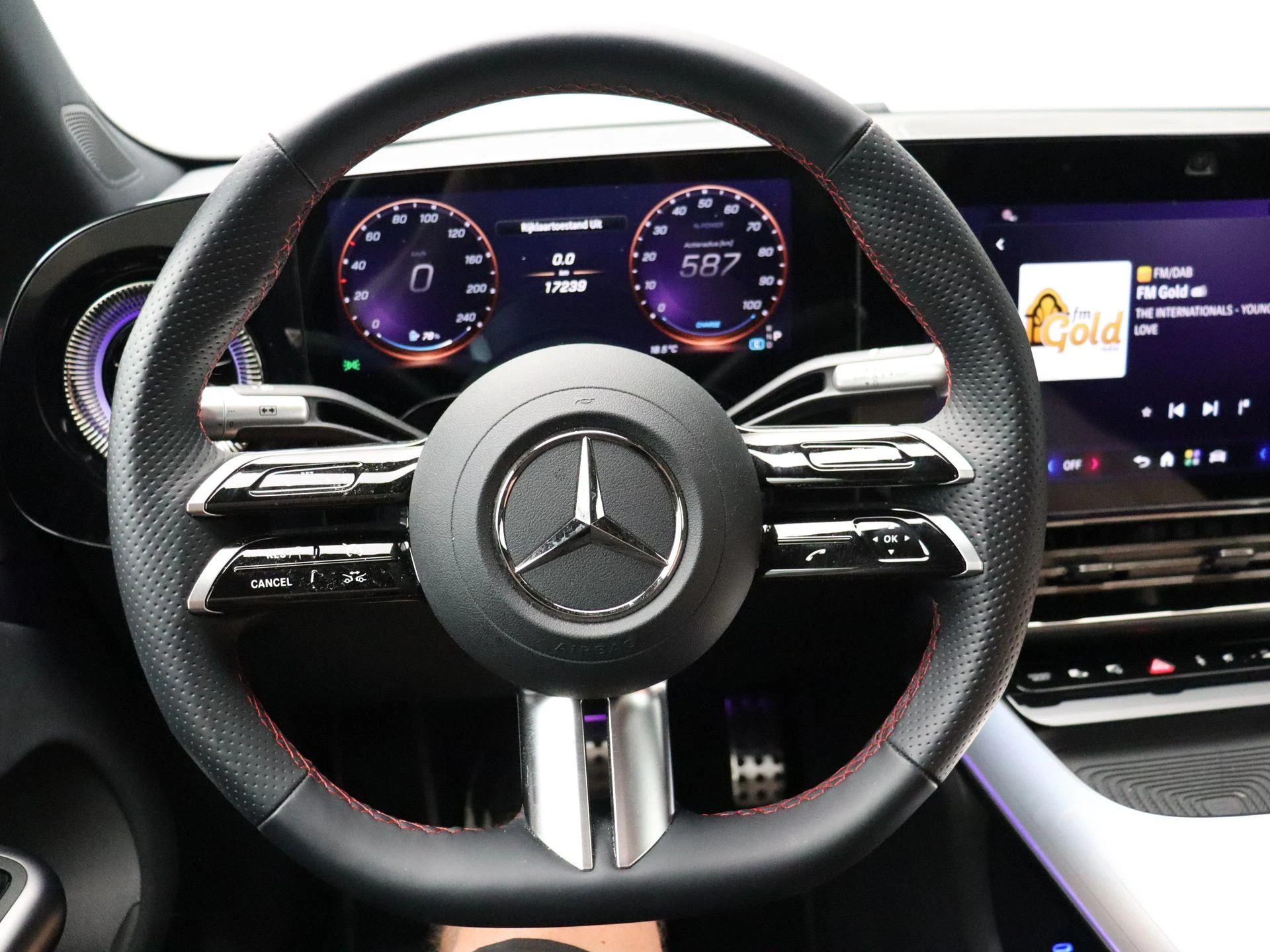 Mercedes-Benz-CLA-image-14
