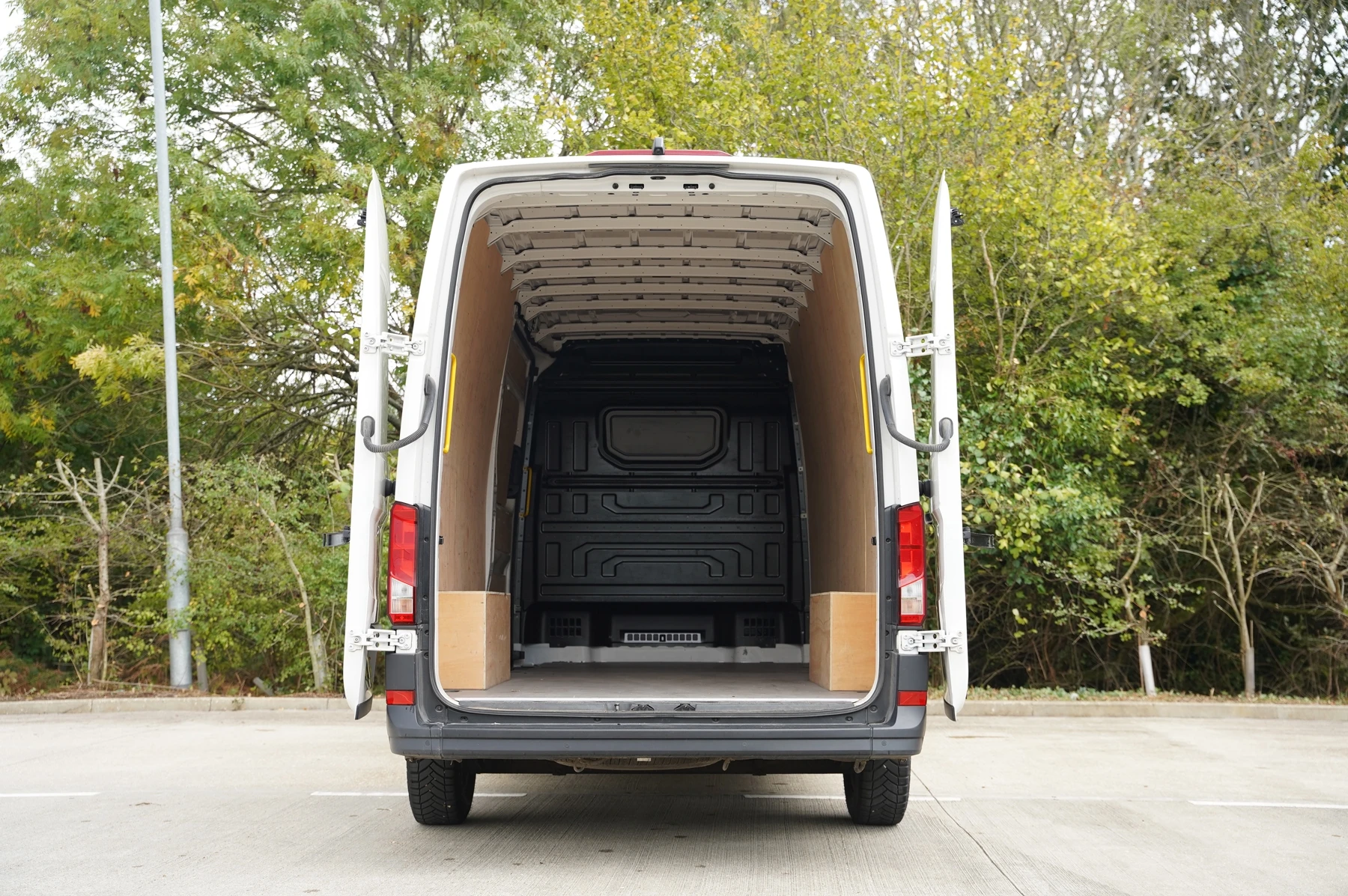 Volkswagen-Crafter-image-11