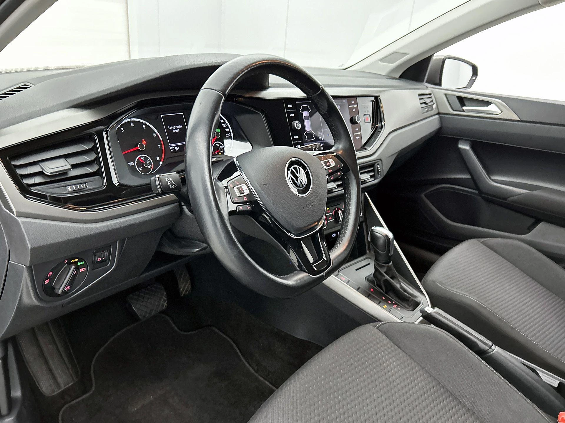 Volkswagen-Polo-image-19