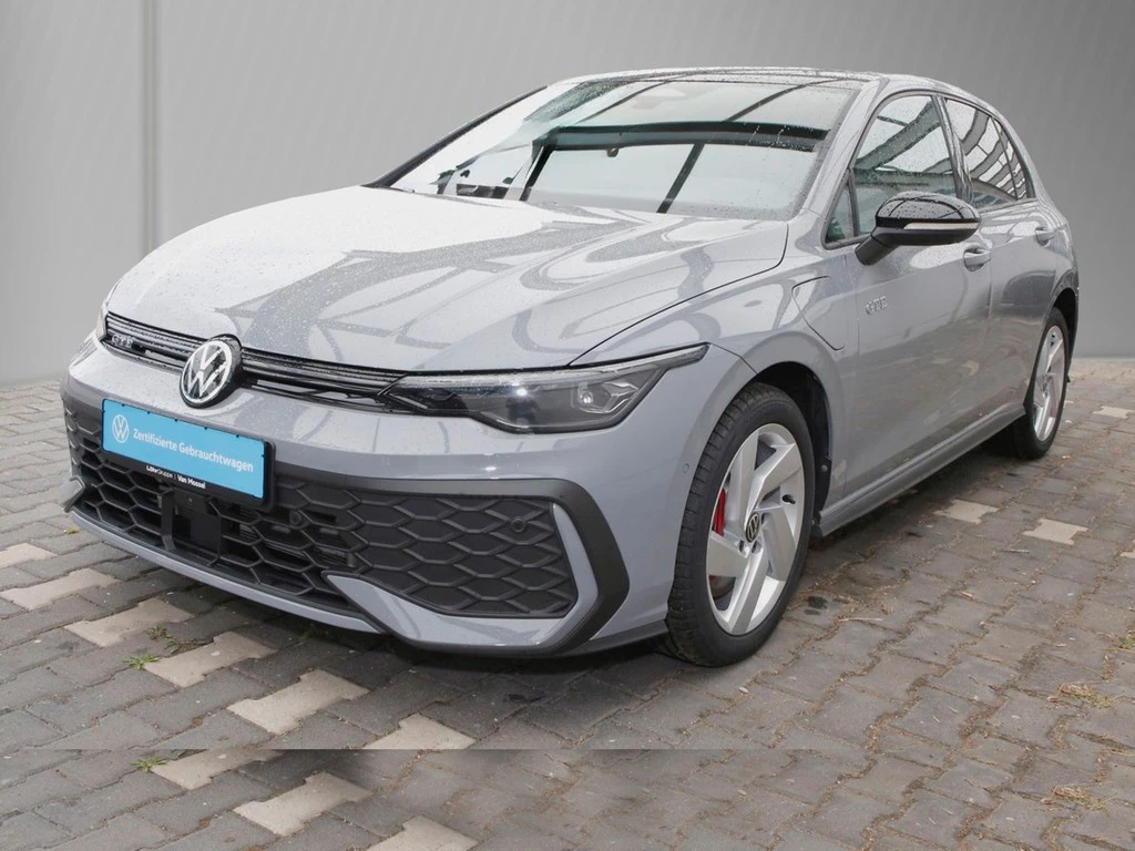Volkswagen-Golf-image-1