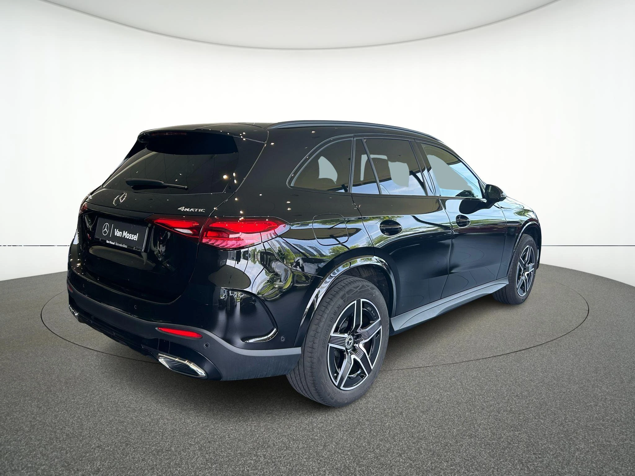 Mercedes-Benz-GLC-image-3