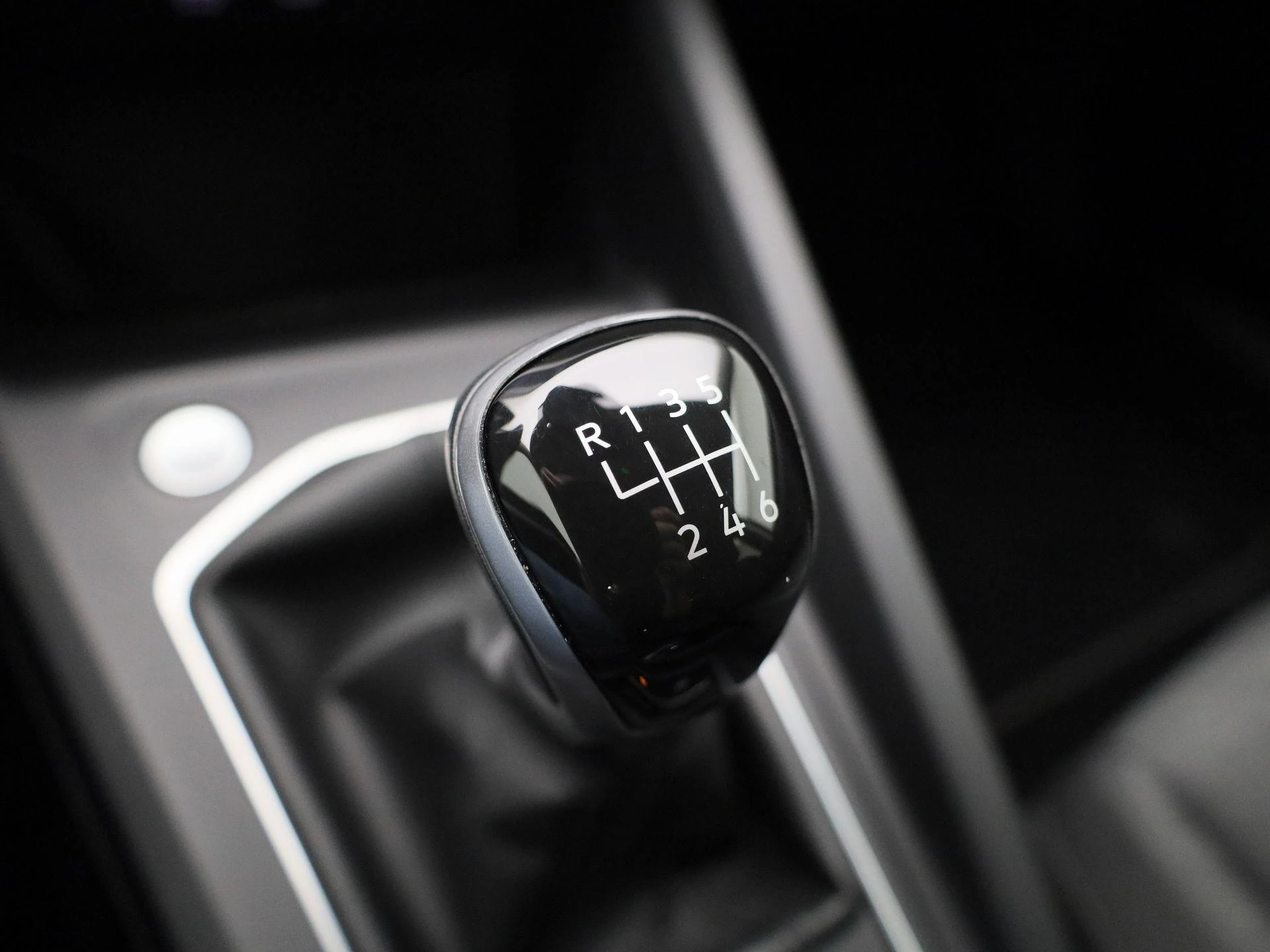 Volkswagen-Golf-image-23
