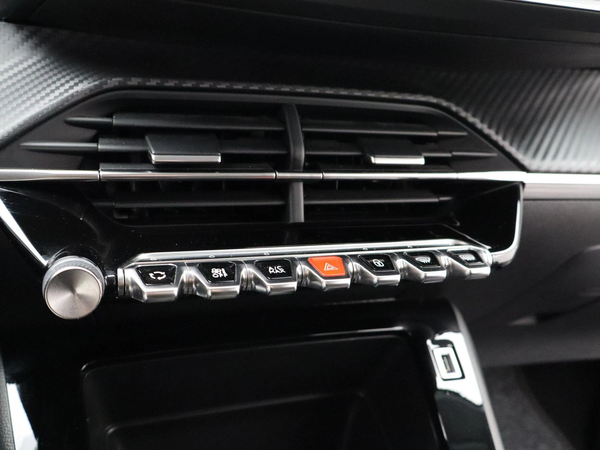 Peugeot-208-image-19