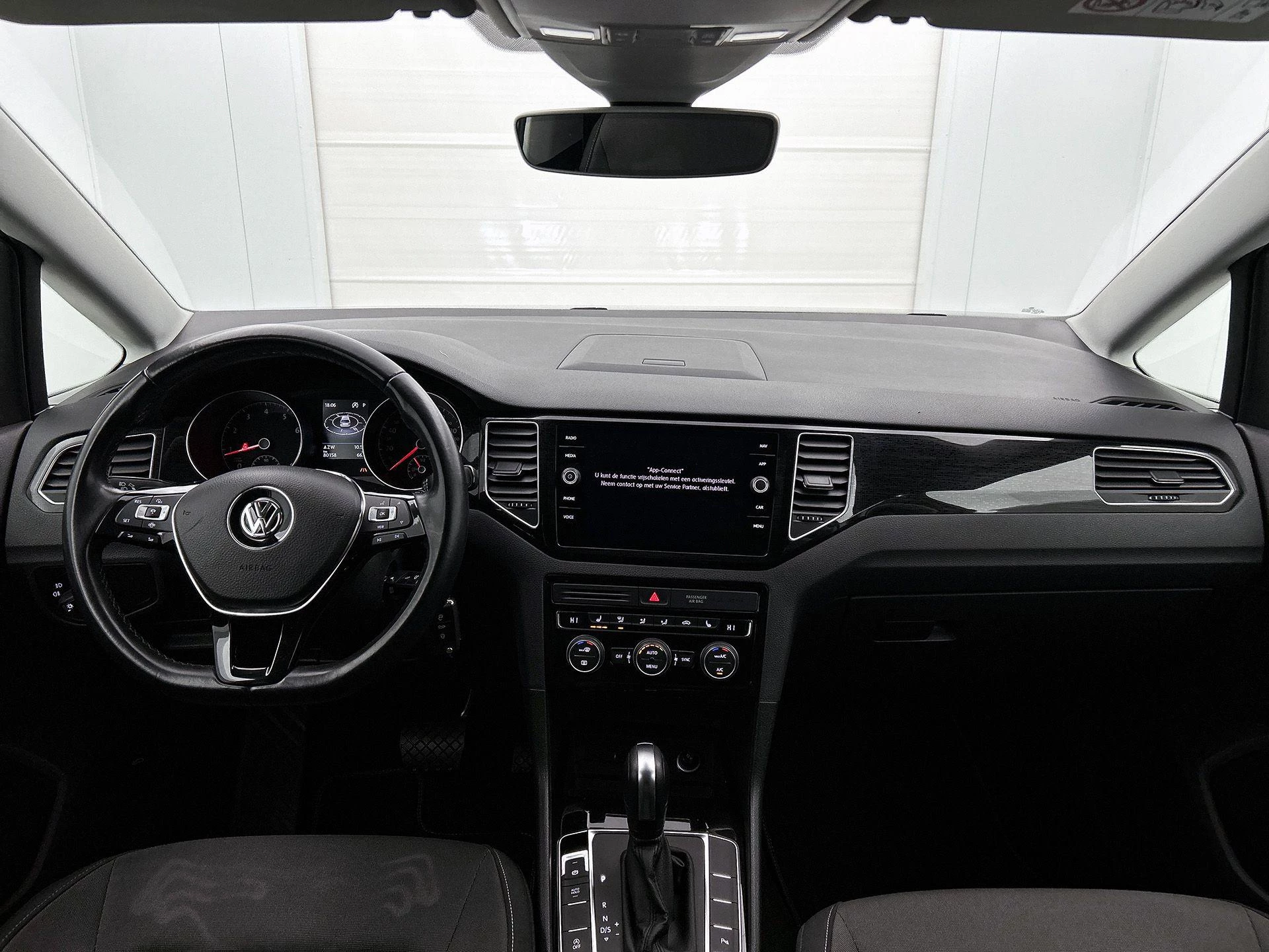 Volkswagen-Golf Sportsvan-image-16